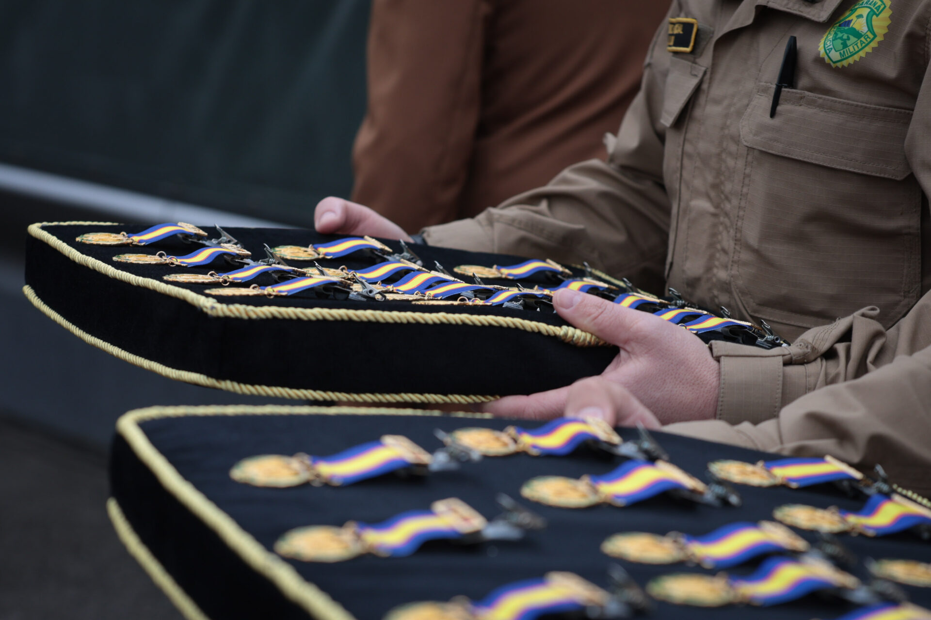 Medalha Coronel Sarmento: PMPR concede horaria a autoridades do Paraná