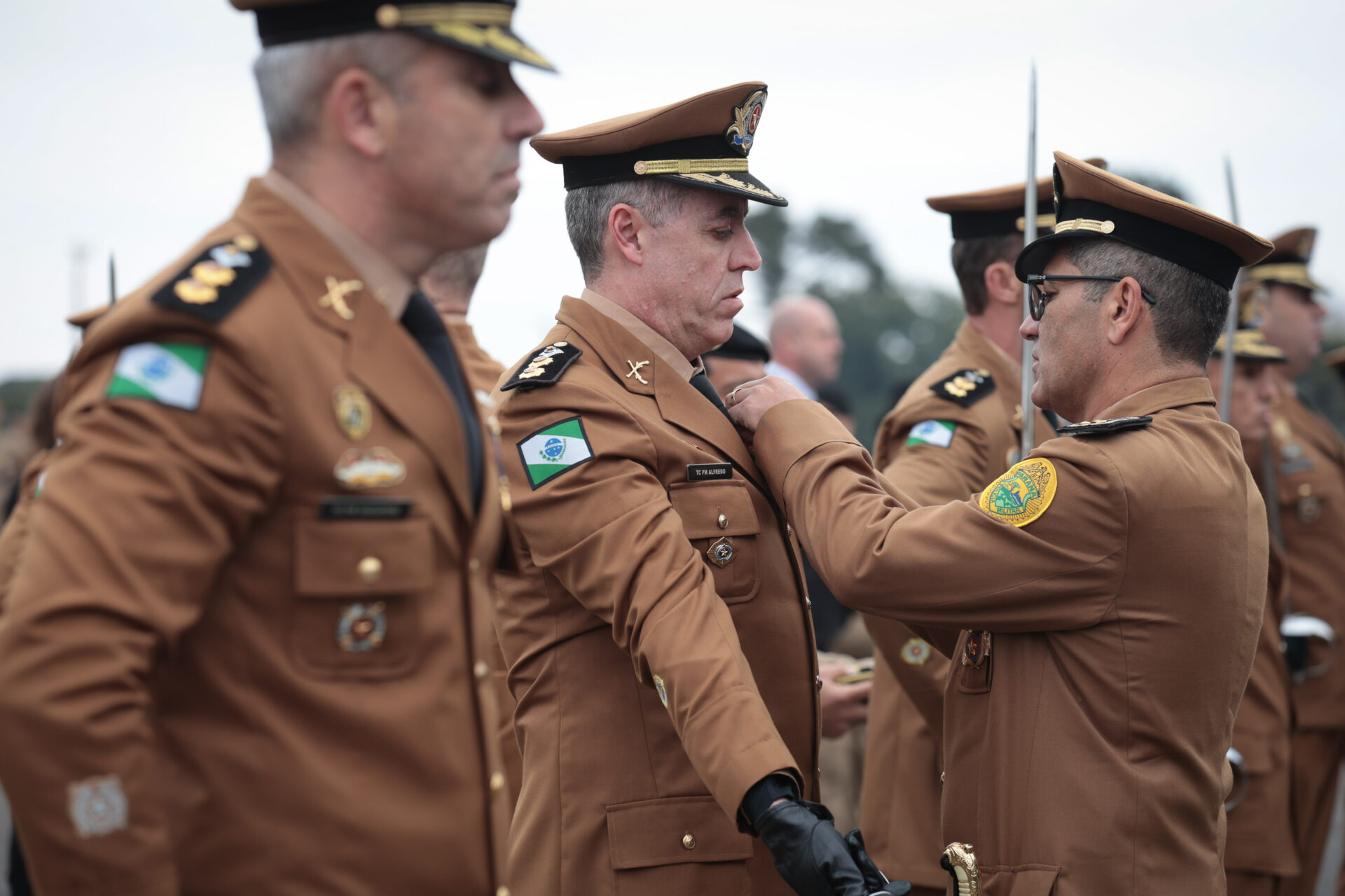 Medalha Coronel Sarmento: PMPR concede horaria a autoridades do Paraná