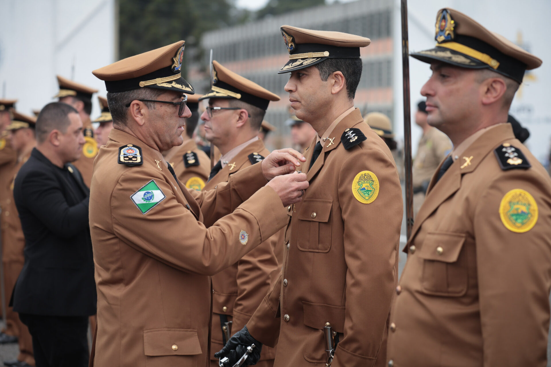 Medalha Coronel Sarmento: PMPR concede horaria a autoridades do Paraná