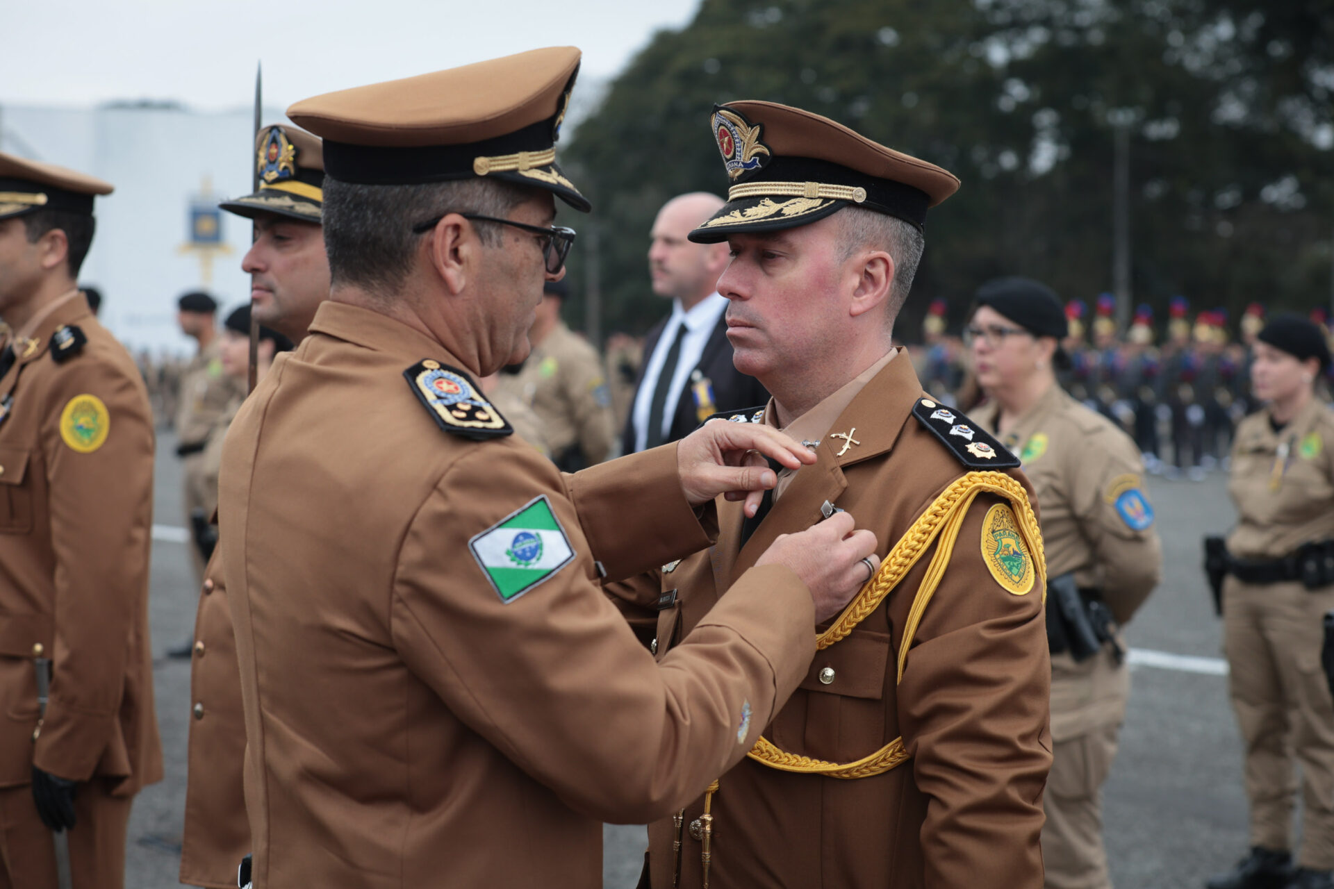 Medalha Coronel Sarmento: PMPR concede horaria a autoridades do Paraná
