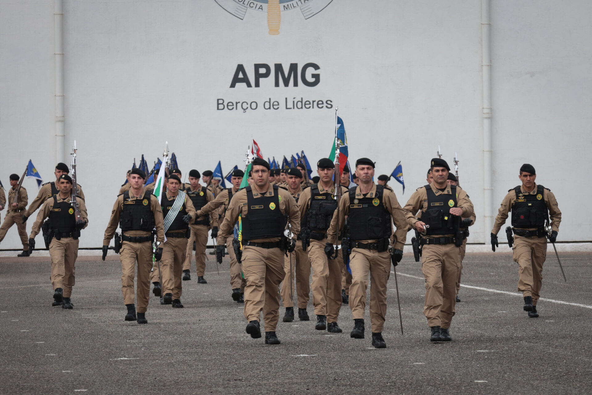 Medalha Coronel Sarmento: PMPR concede horaria a autoridades do Paraná