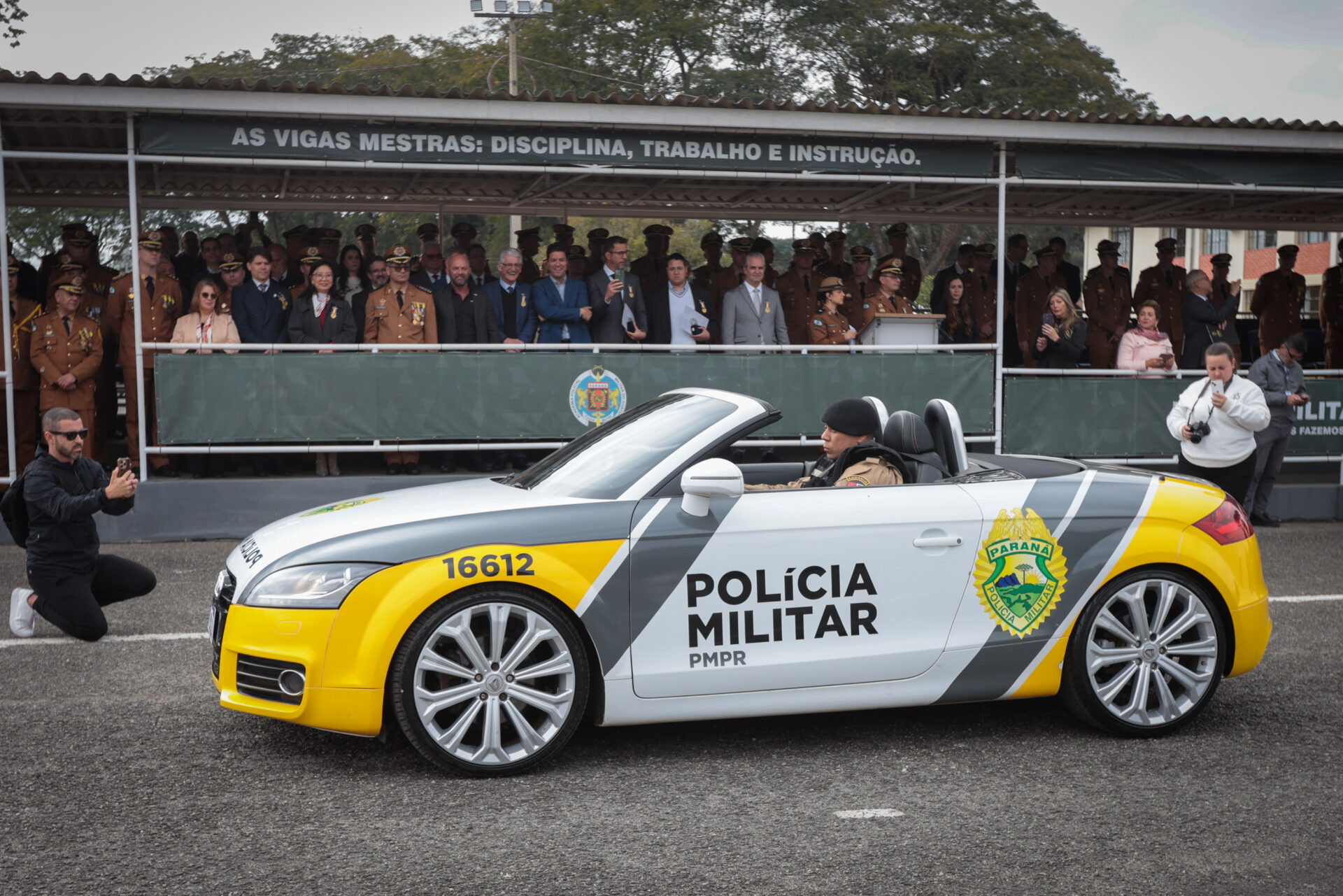 Medalha Coronel Sarmento: PMPR concede horaria a autoridades do Paraná