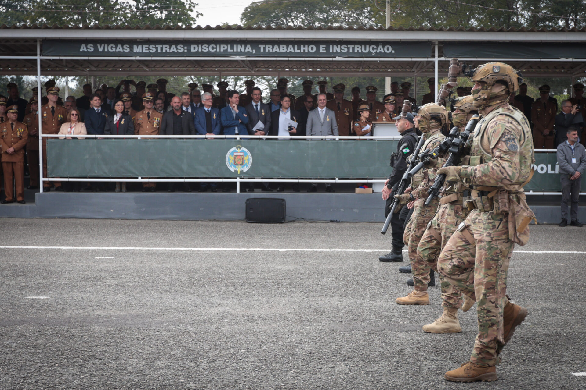 Medalha Coronel Sarmento: PMPR concede horaria a autoridades do Paraná