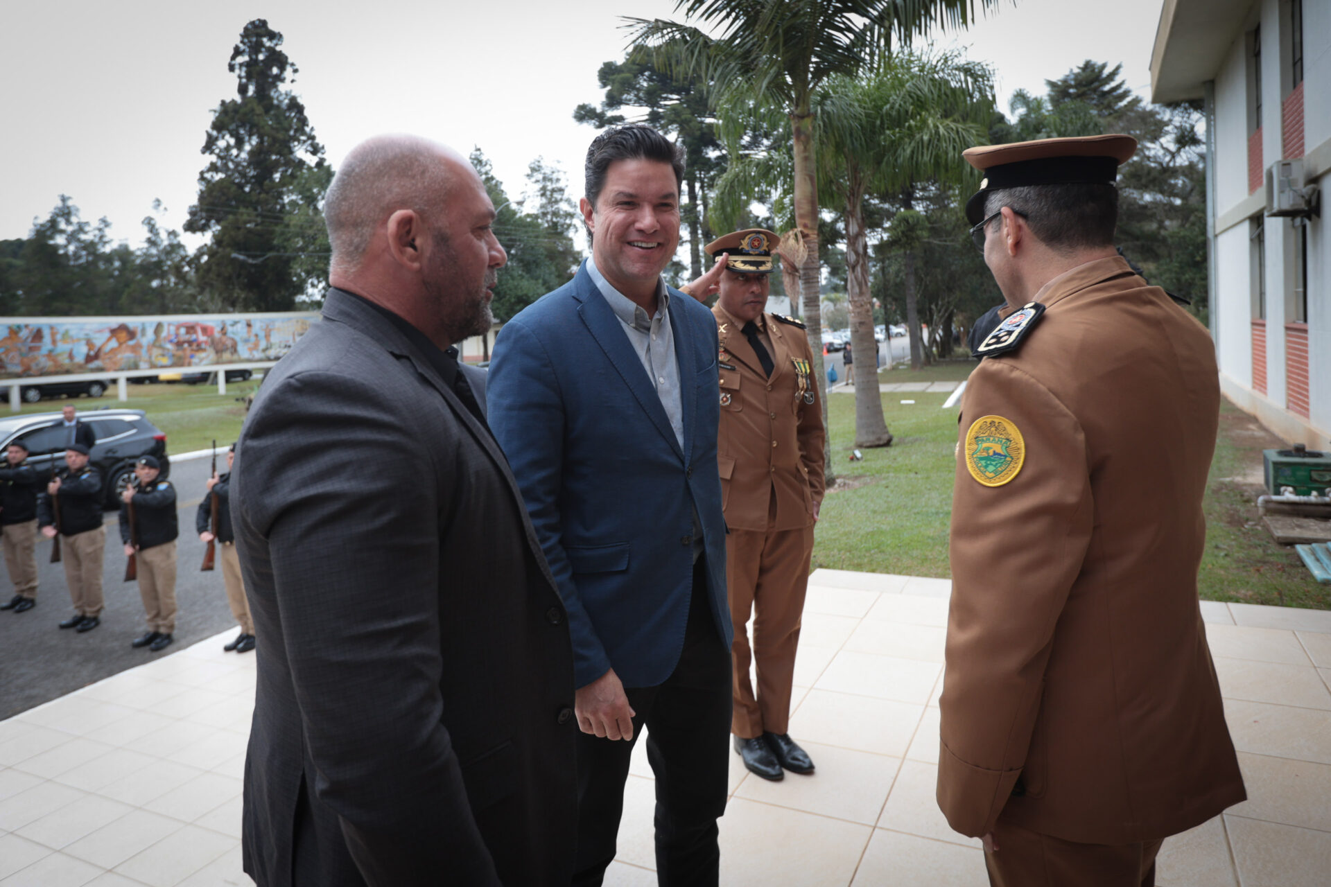Medalha Coronel Sarmento: PMPR concede horaria a autoridades do Paraná