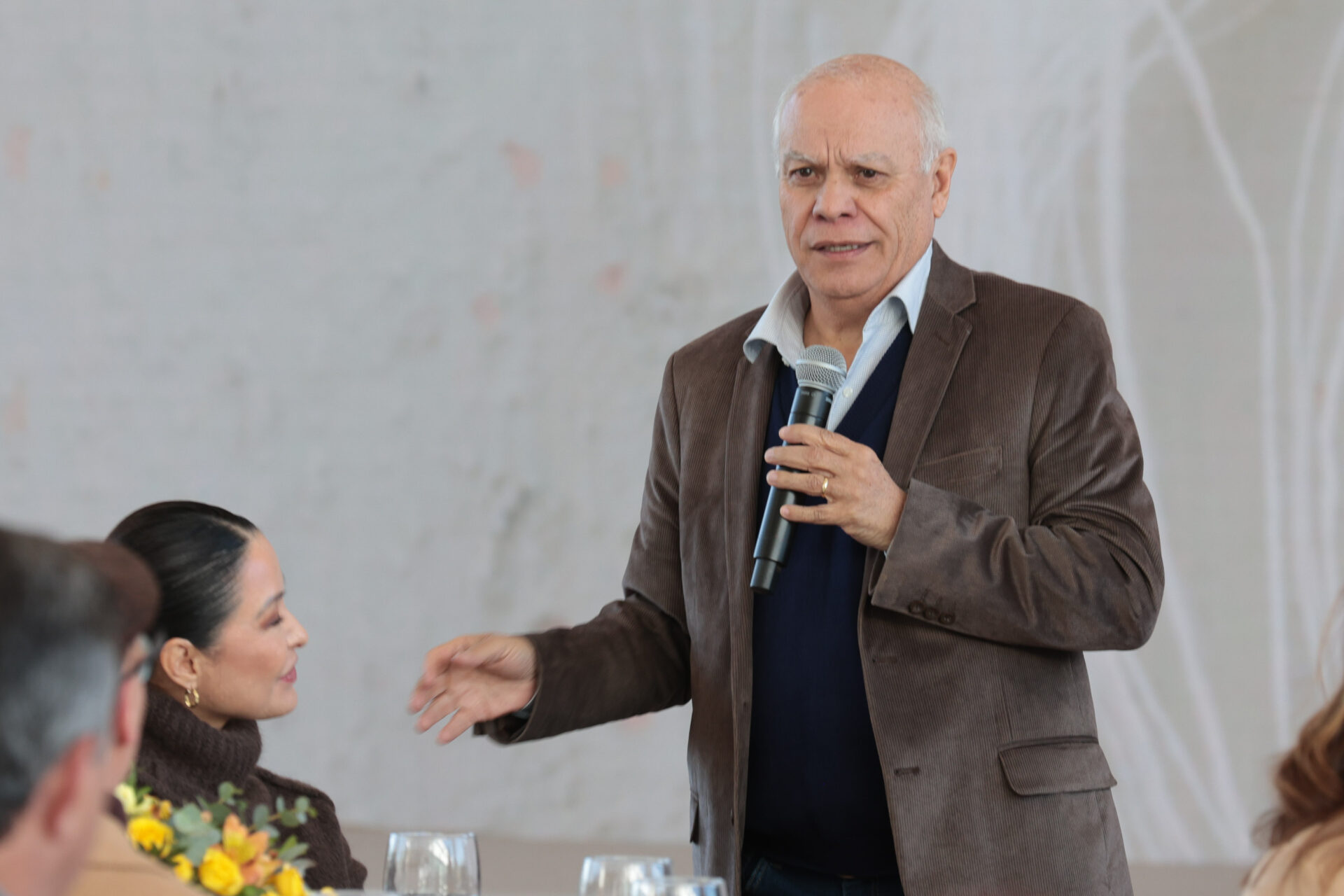 Produtoras de seda do Paraná são premiadas com viagem para a França