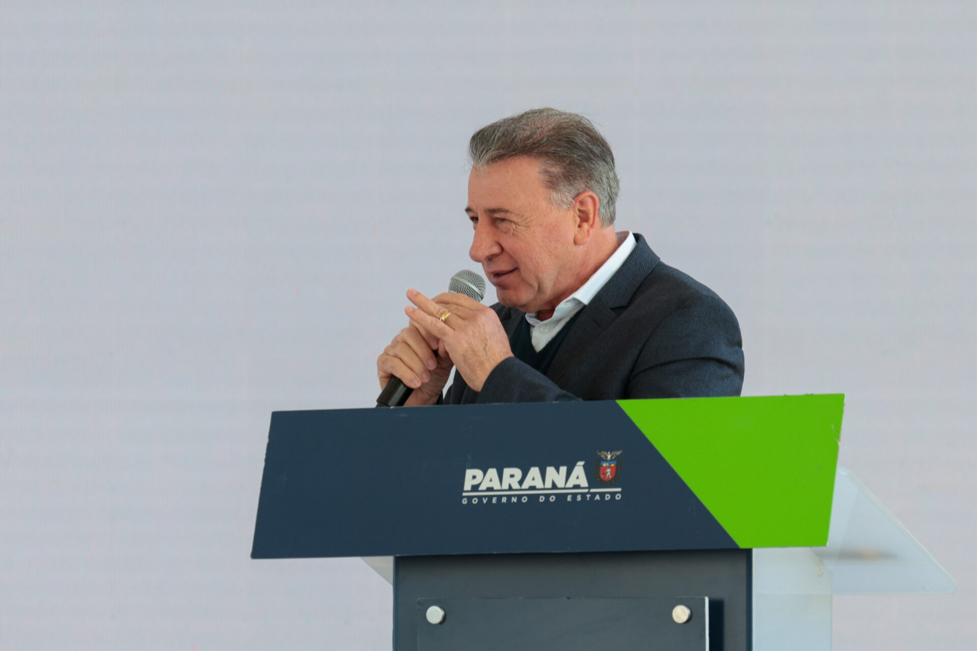 Produtoras de seda do Paraná são premiadas com viagem para a França