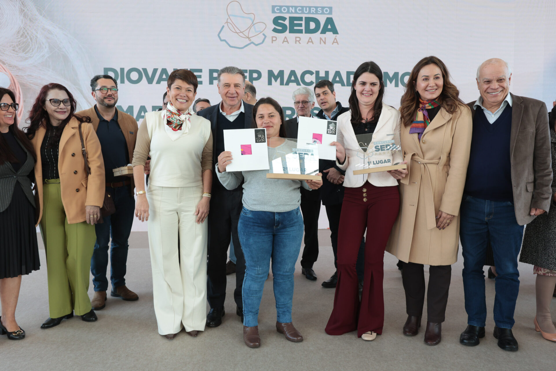 Produtoras de seda do Paraná são premiadas com viagem para a França