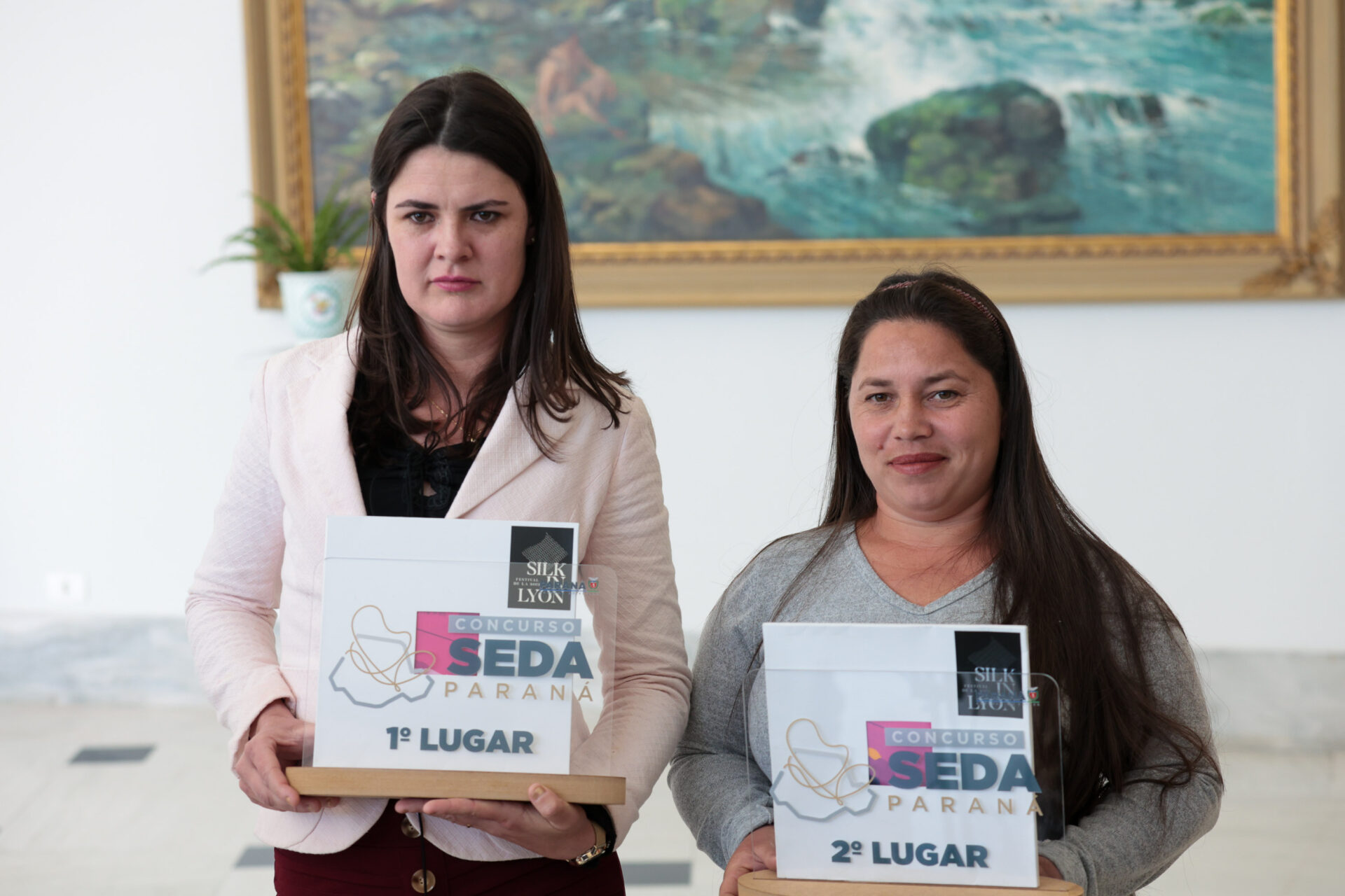Produtoras de seda do Paraná são premiadas com viagem para a França