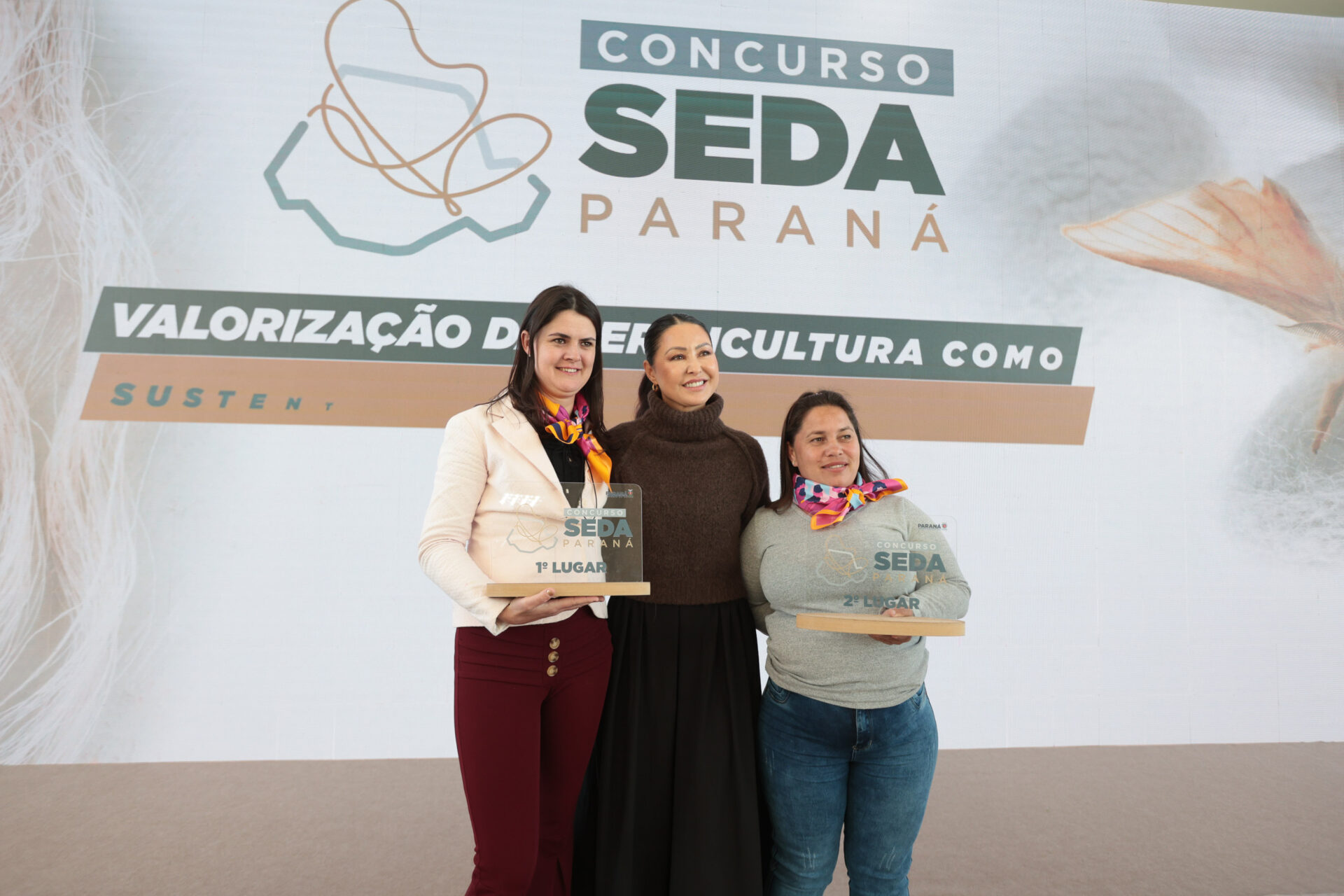 Produtoras de seda do Paraná são premiadas com viagem para a França