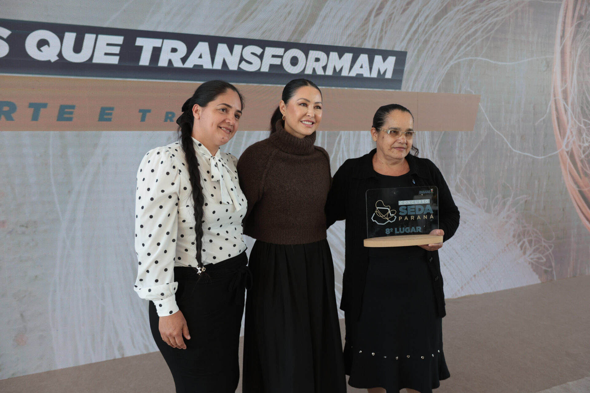 Produtoras de seda do Paraná são premiadas com viagem para a França