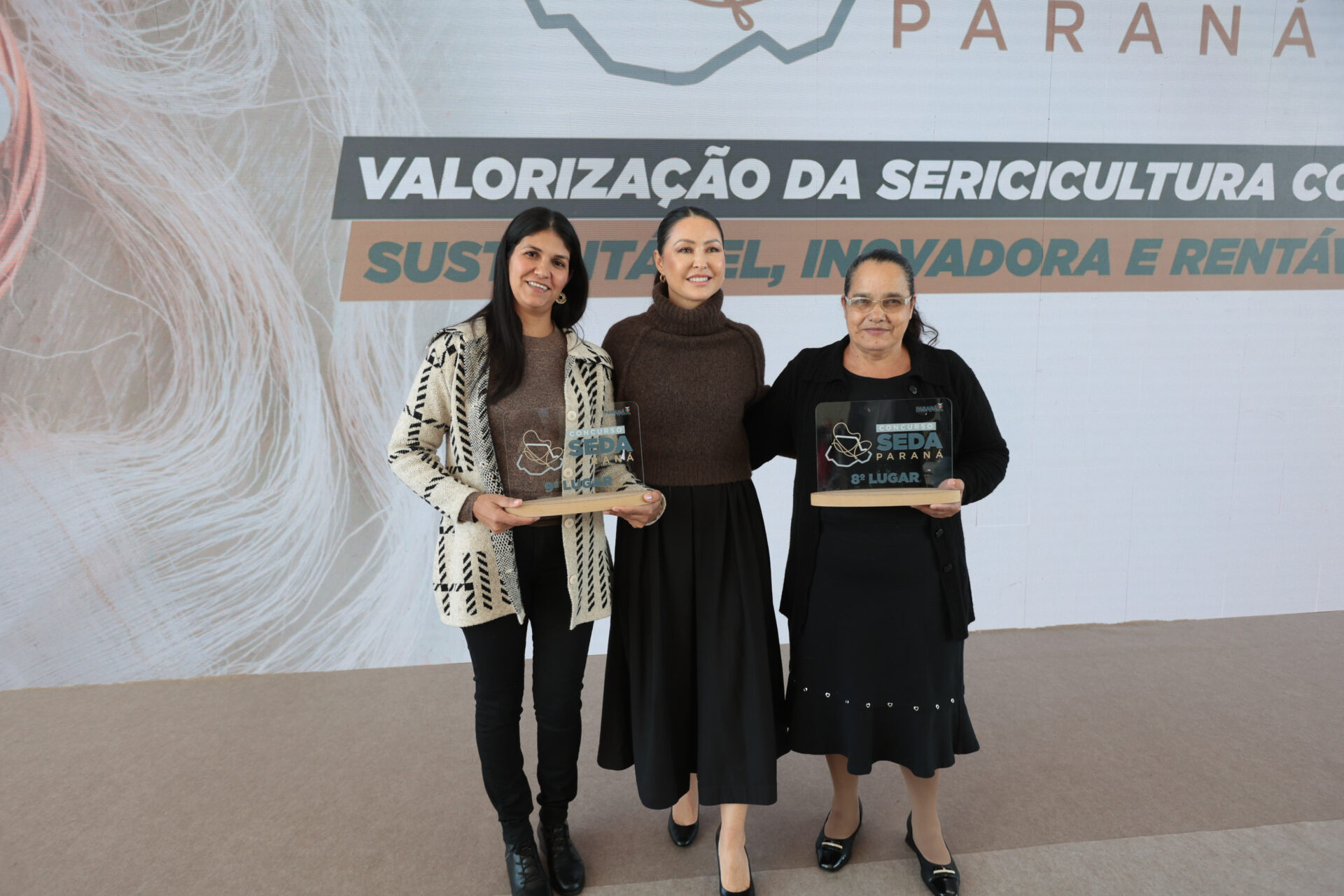 Produtoras de seda do Paraná são premiadas com viagem para a França
