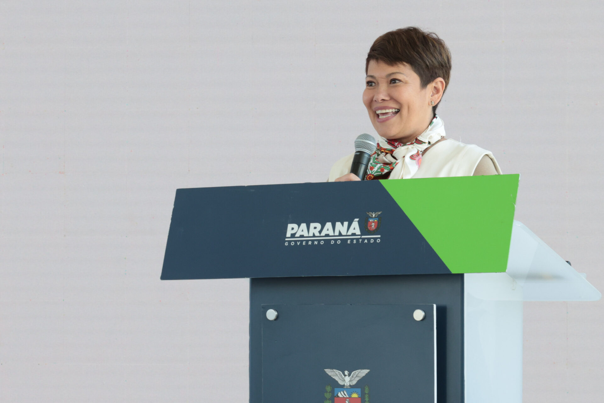 Produtoras de seda do Paraná são premiadas com viagem para a França