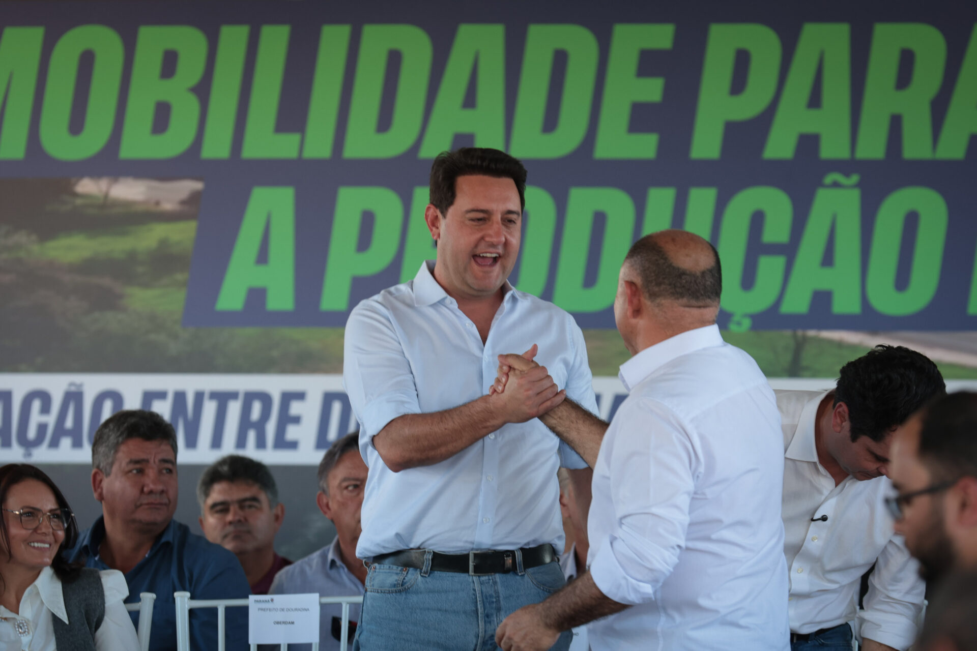 Ligação asfáltica entre distrito e Douradina beneficia 150 famílias e escoamento agrícola