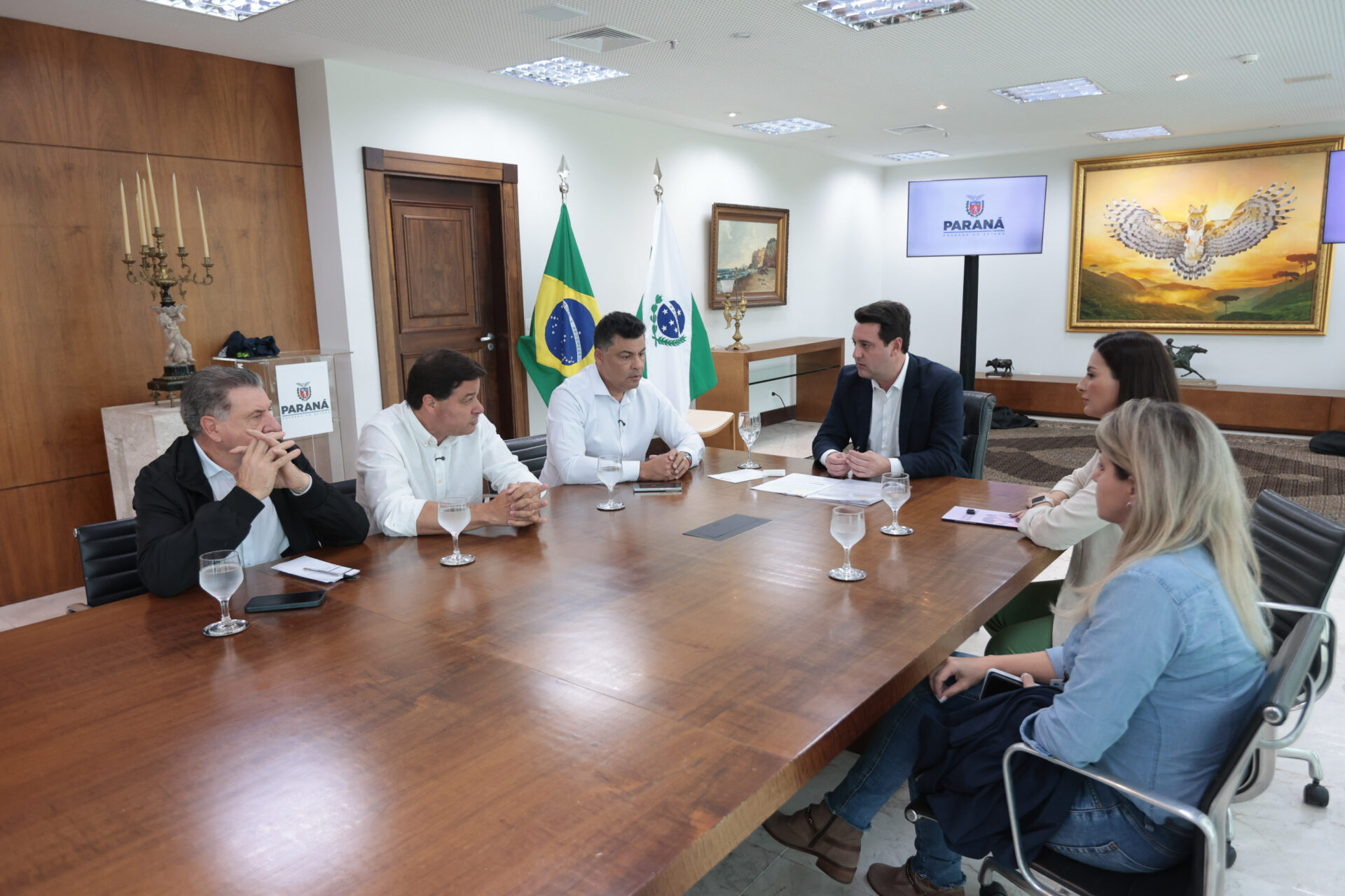 Ratinho Junior anuncia R$ 100 milhões para obras de pavimentação em Ponta Grossa