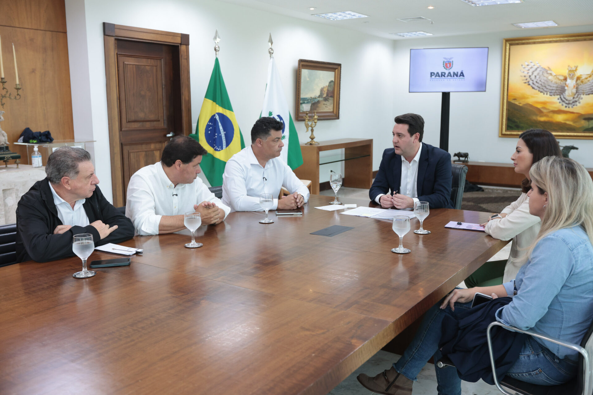 Ratinho Junior anuncia R$ 100 milhões para obras de pavimentação em Ponta Grossa