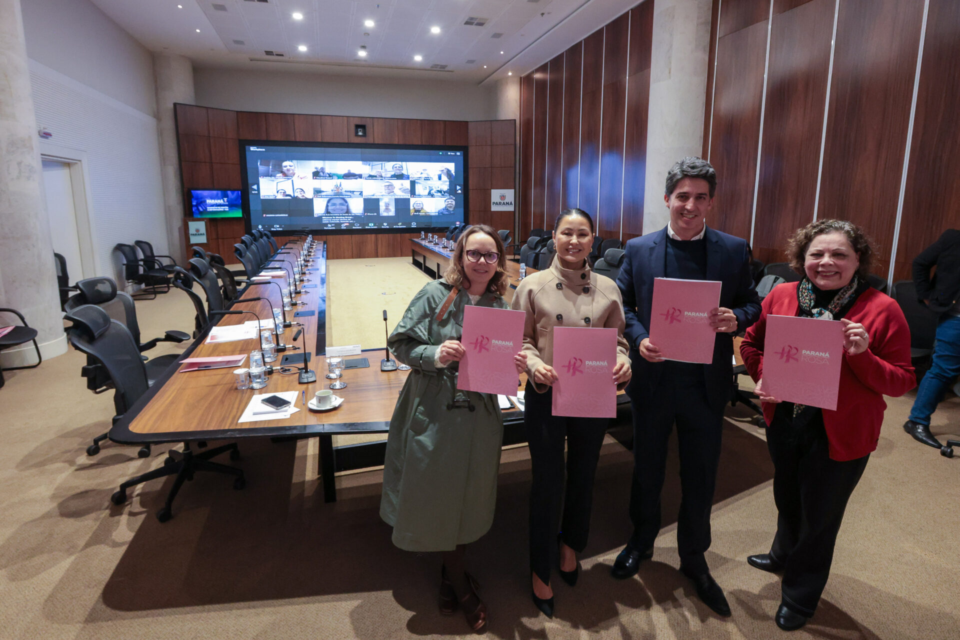 Luciana Massa se reúne com 370 primeiras-damas municipais para planejar Paraná Rosa