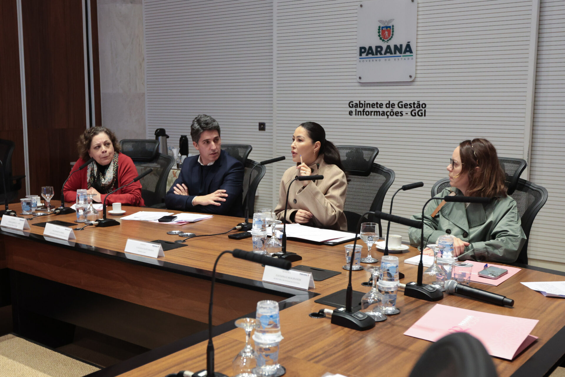 Luciana Massa se reúne com 370 primeiras-damas municipais para planejar Paraná Rosa