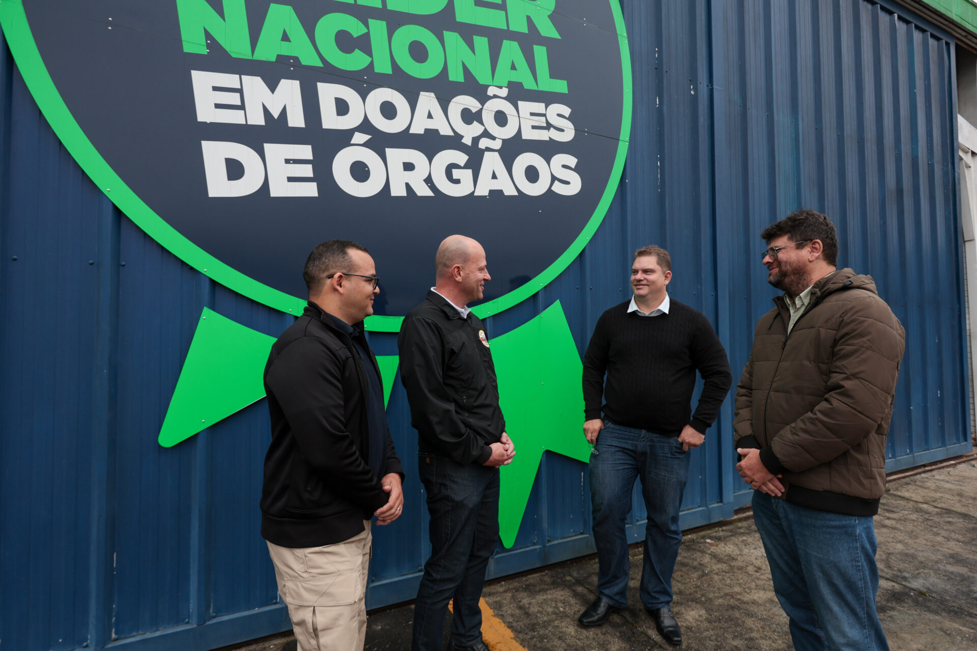 Comitiva do Piauí conhece programa de transporte aéreo de órgãos do Paraná