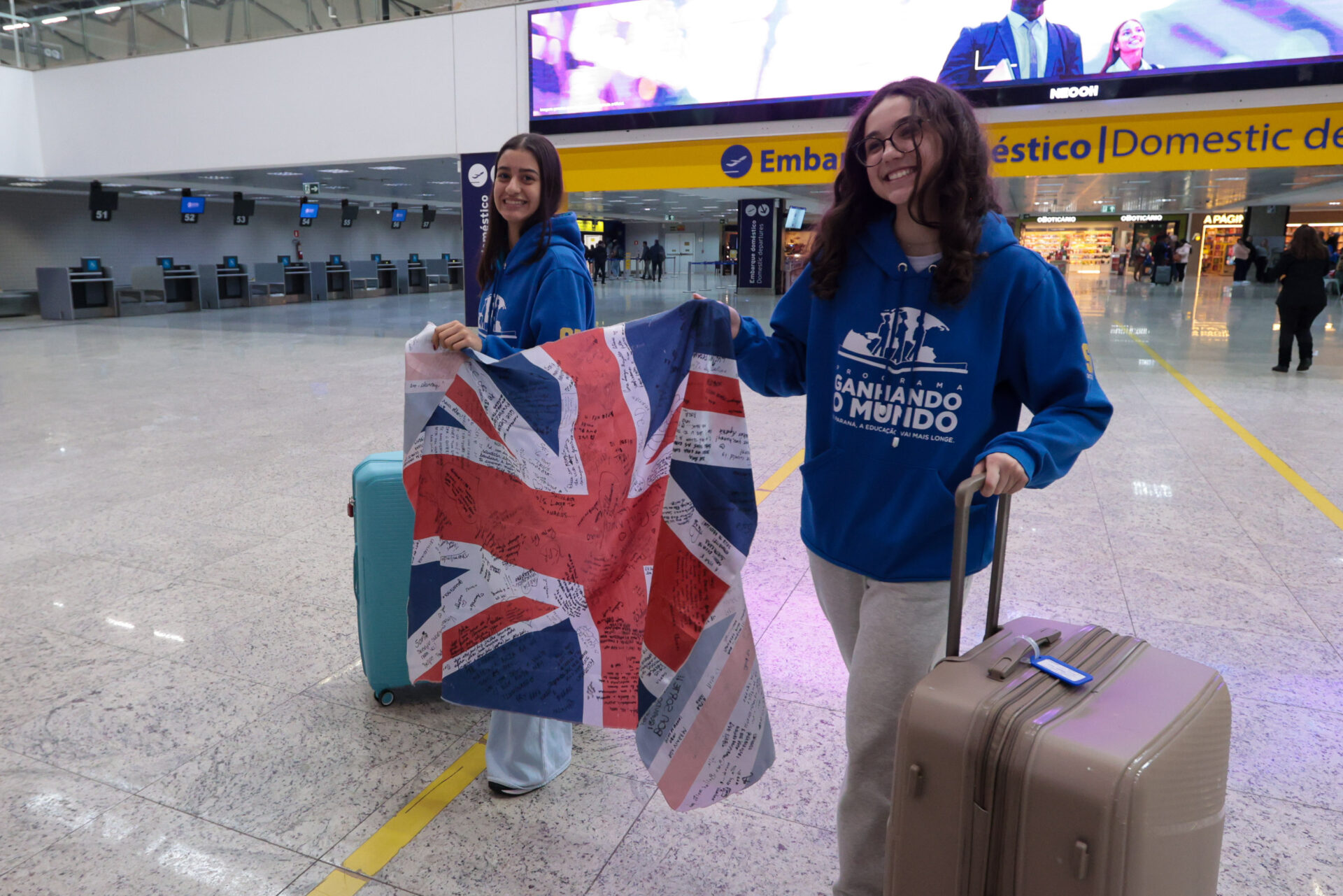 Ganhando o Mundo: 125 alunos embarcam para intercâmbio na Inglaterra e Irlanda