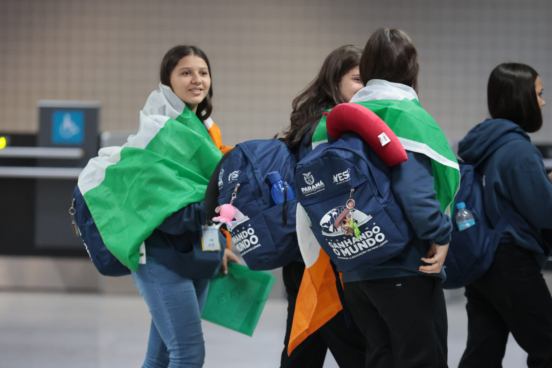 Ganhando o Mundo: 125 alunos embarcam para intercâmbio na Inglaterra e Irlanda