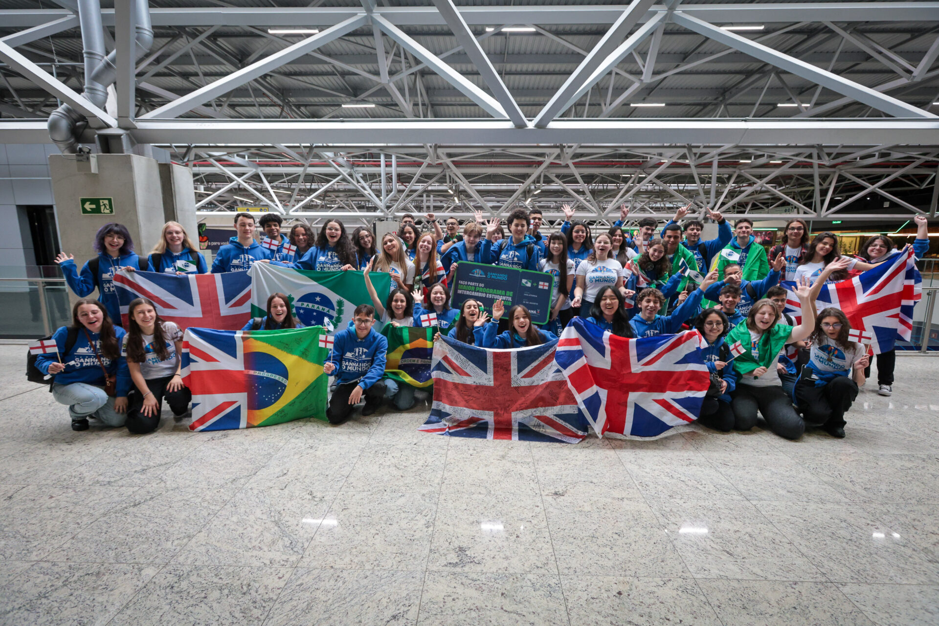 Ganhando o Mundo: 125 alunos embarcam para intercâmbio na Inglaterra e Irlanda