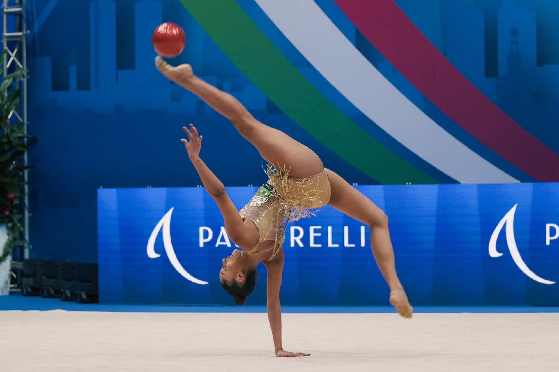 Paranaense Bárbara Domingos conquista melhor resultado da história do Brasil no Mundial de Ginástica Rítmica