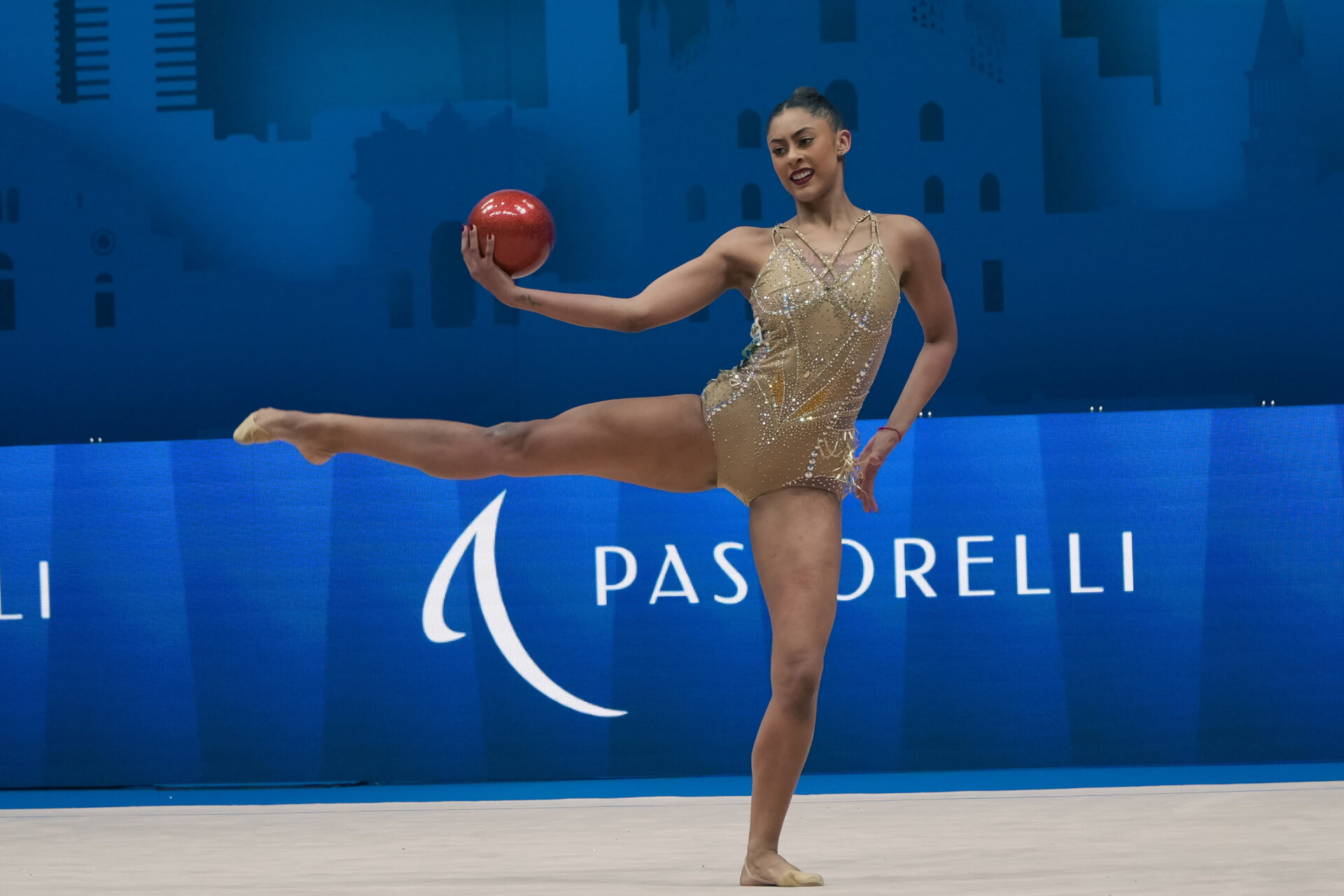 Paranaense Bárbara Domingos conquista melhor resultado da história do Brasil no Mundial de Ginástica Rítmica