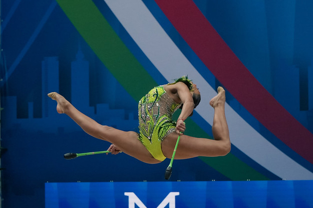 Paranaense Bárbara Domingos conquista melhor resultado da história do Brasil no Mundial de Ginástica Rítmica