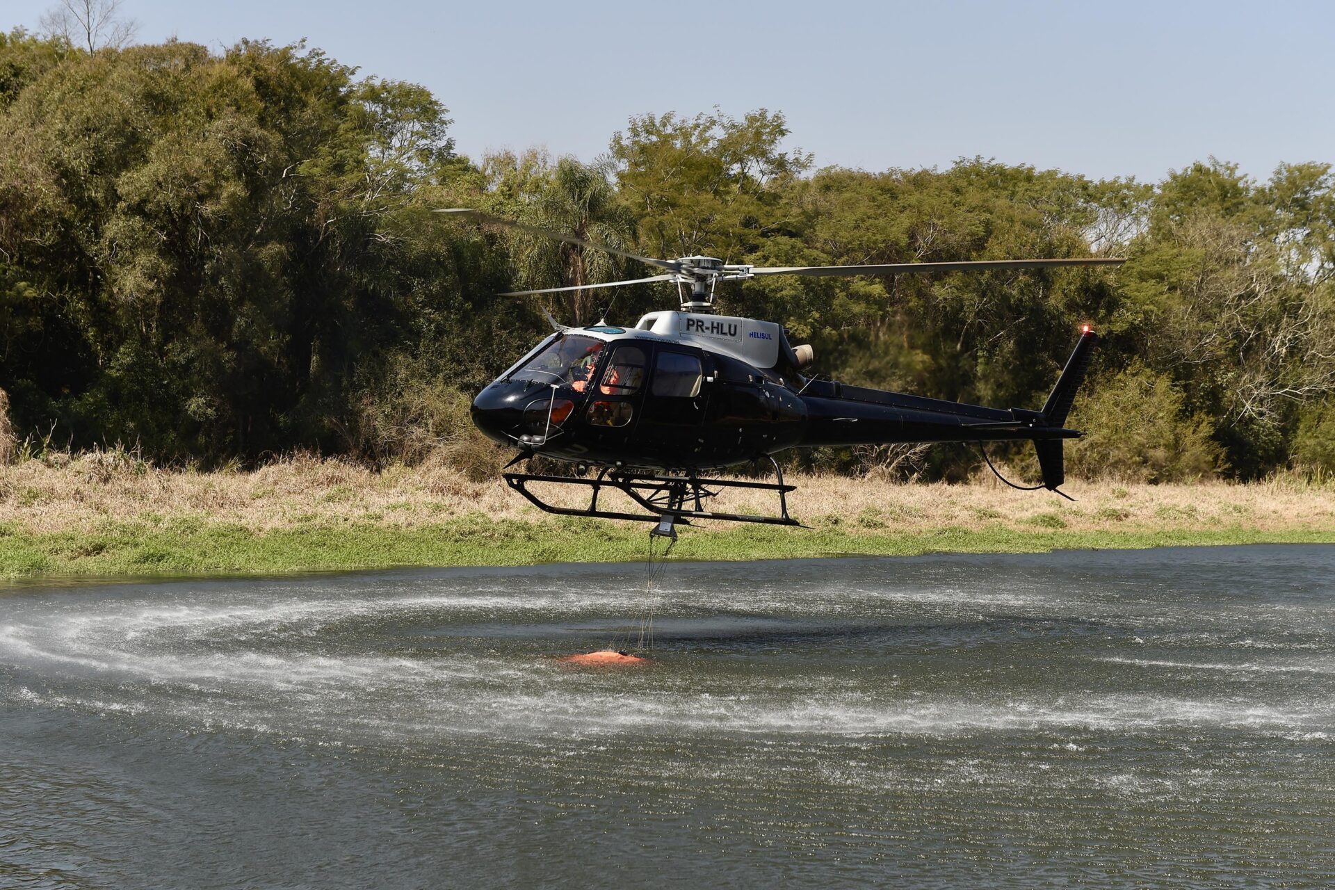 IAT promove restauração ambiental do Parque do Cerrado por meio da queima controlada