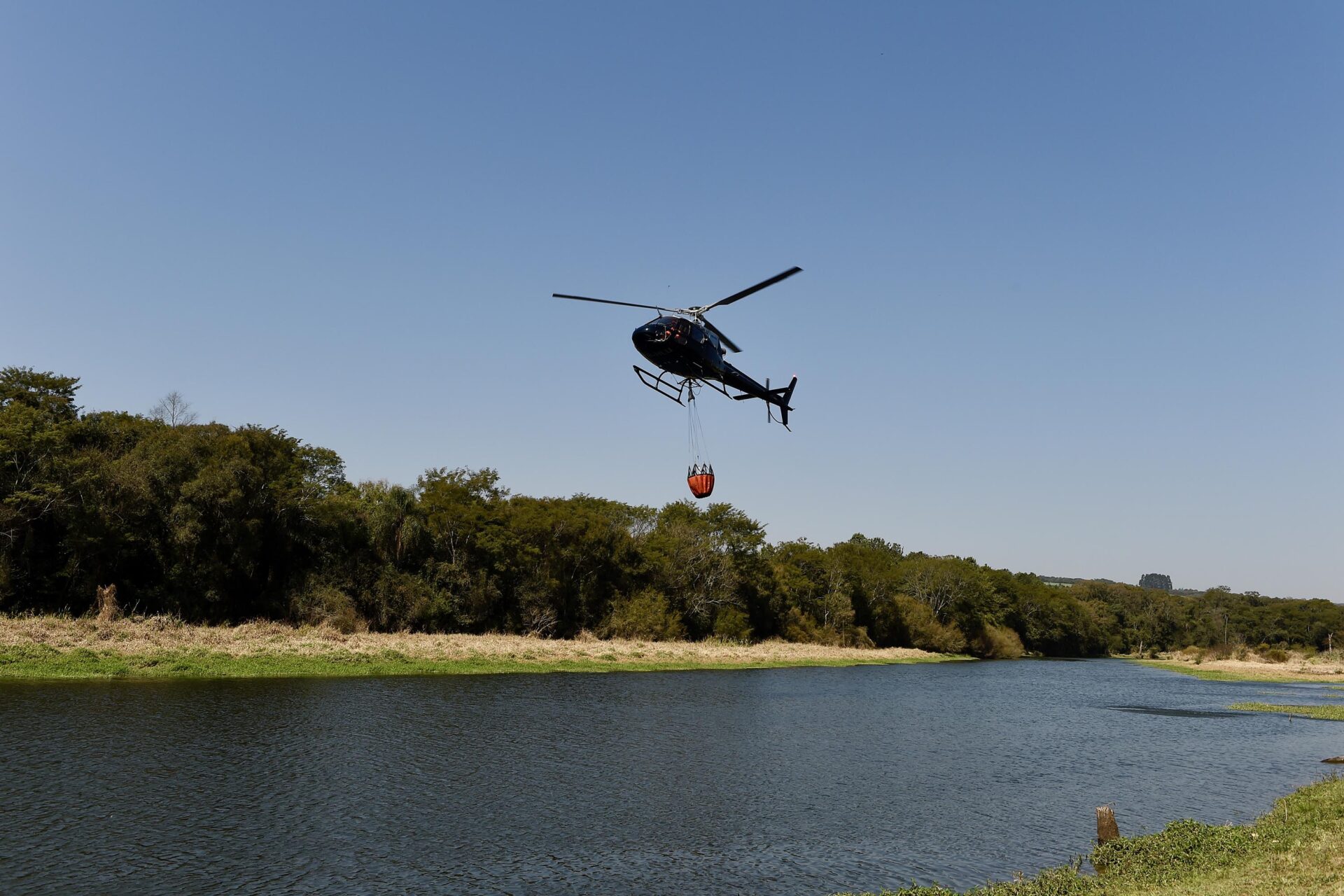 IAT promove restauração ambiental do Parque do Cerrado por meio da queima controlada