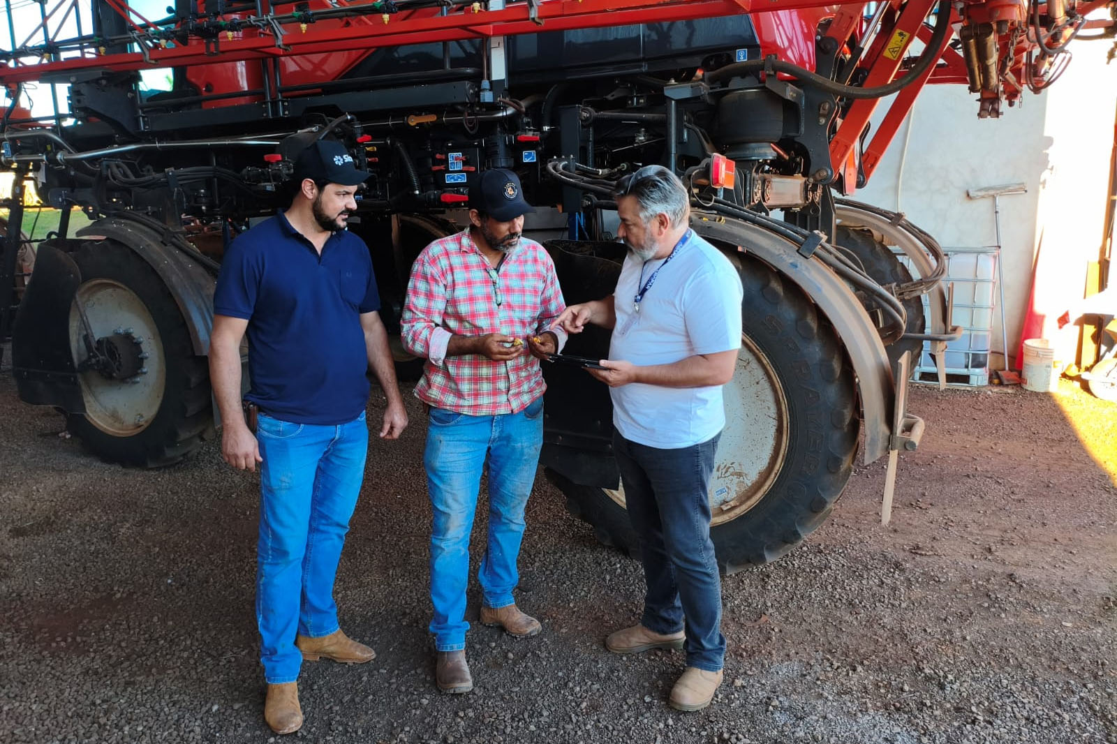 Adapar orienta produtores do Noroeste sobre aplicação adequada de agrotóxicos