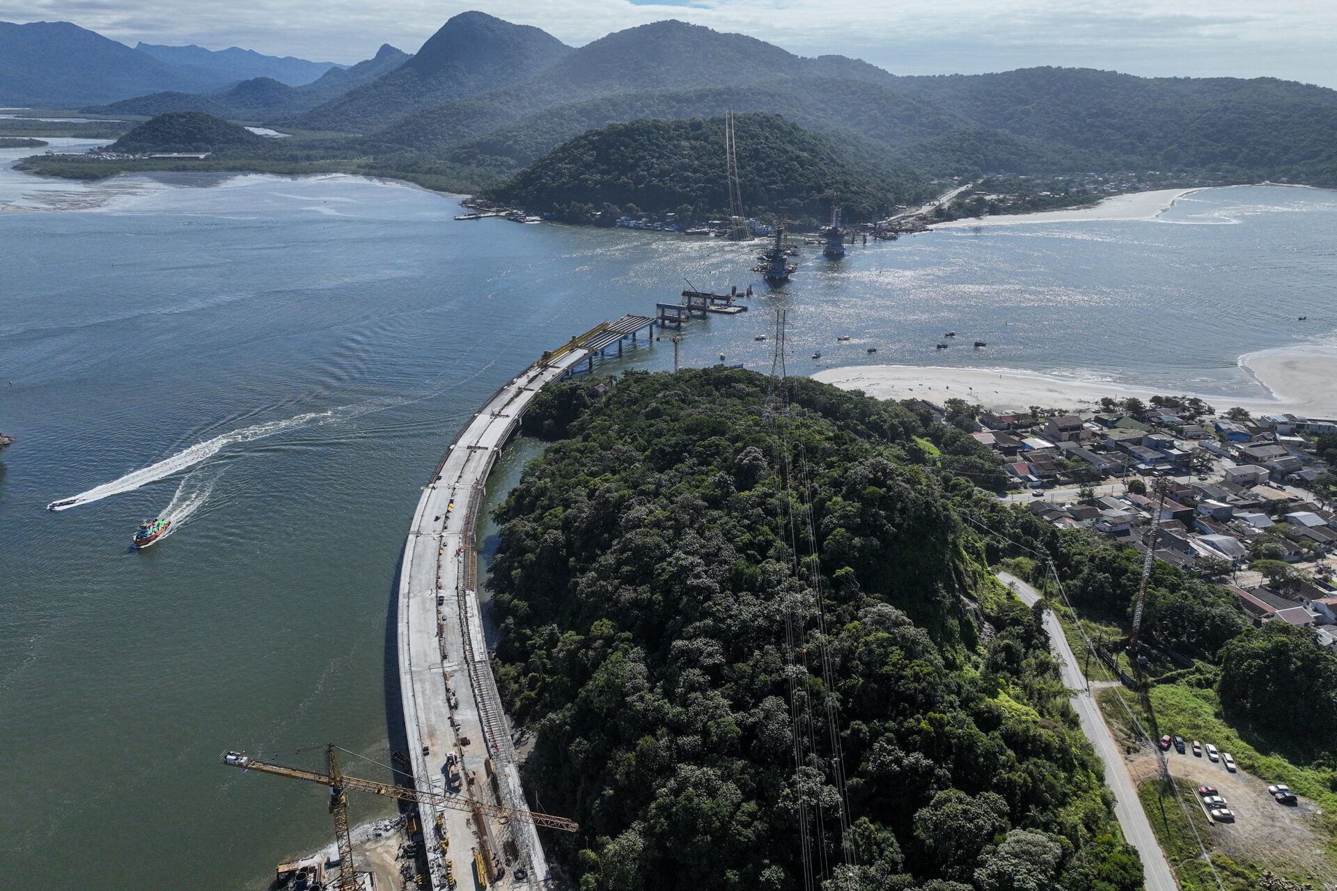 Com acessos mais visíveis, Ponte de Guaratuba alcança 70% de execução