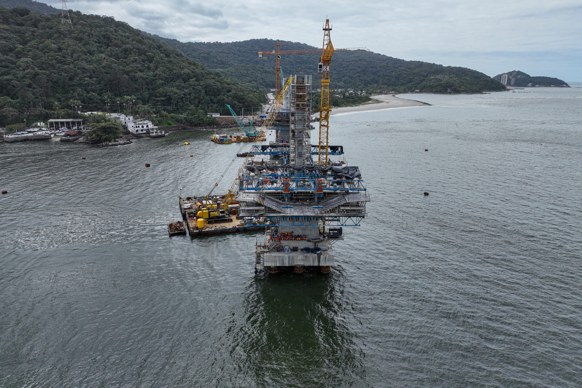 Com acessos mais visíveis, Ponte de Guaratuba alcança 70% de execução