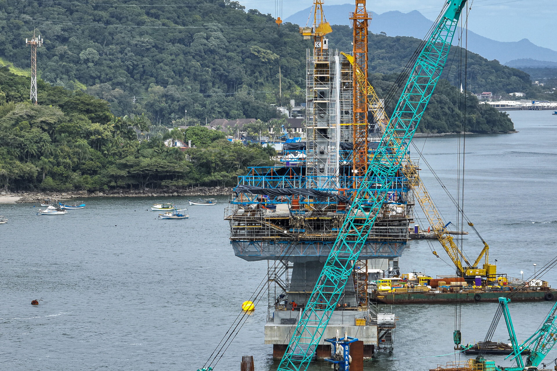 Com acessos mais visíveis, Ponte de Guaratuba alcança 70% de execução