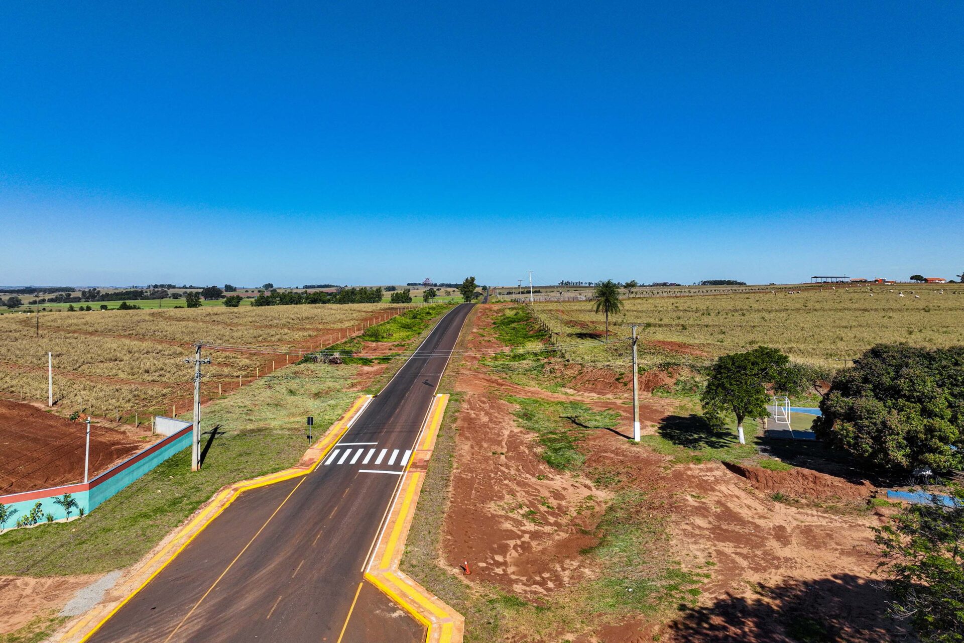 Ligação asfáltica entre distrito e Douradina beneficia 150 famílias e escoamento agrícola