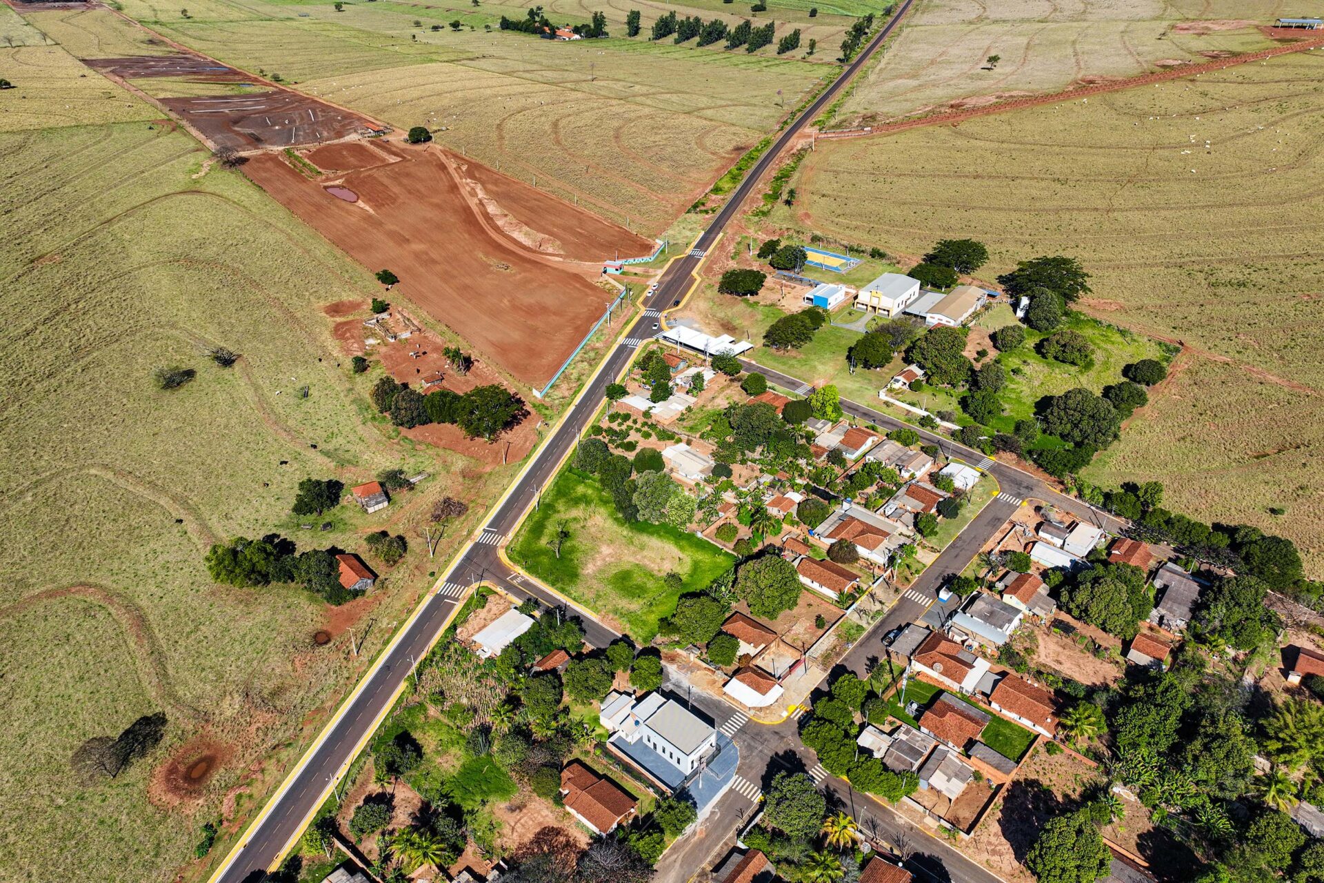 Ligação asfáltica entre distrito e Douradina beneficia 150 famílias e escoamento agrícola