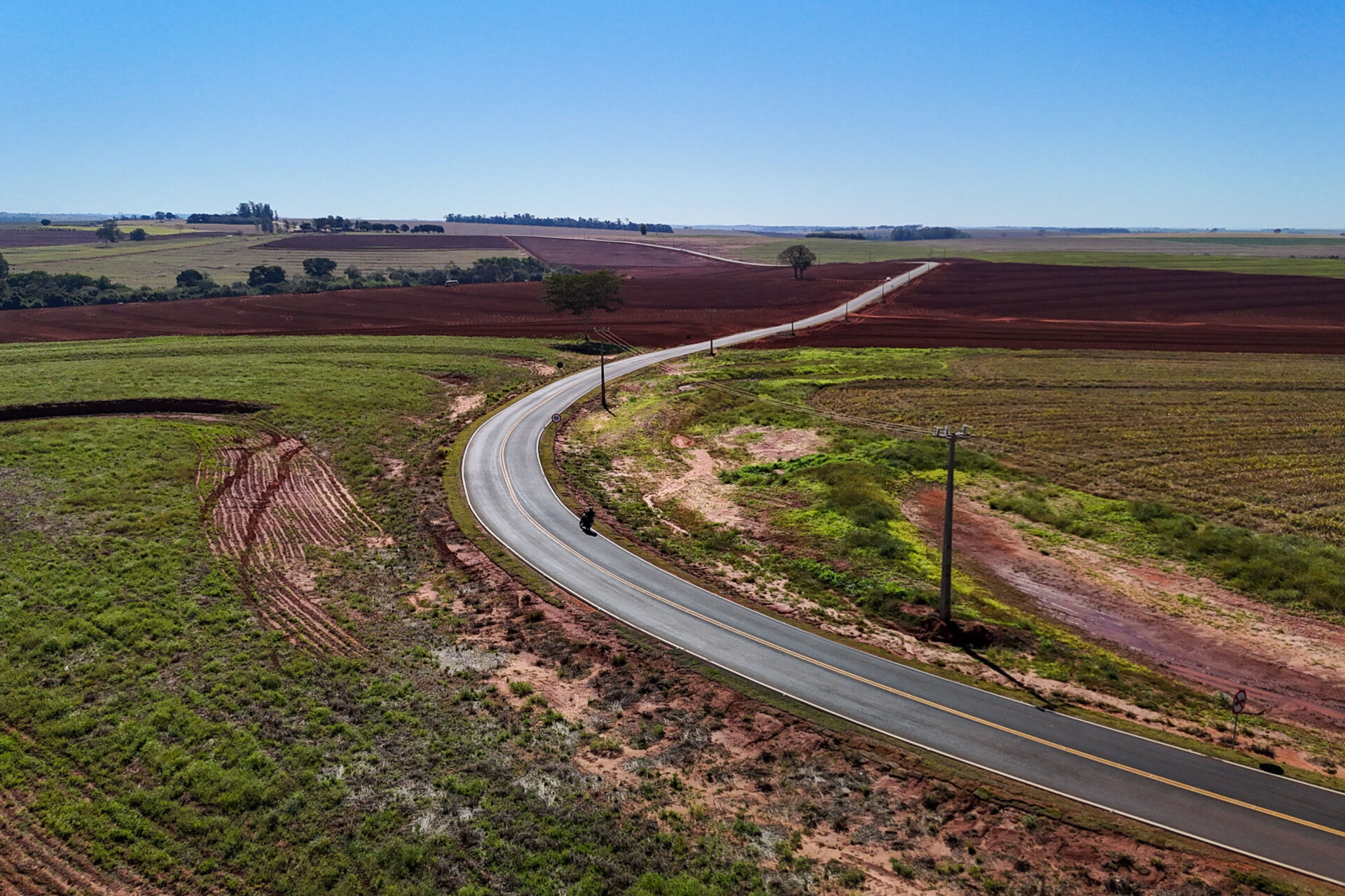Estado investe R$ 5,9 milhões e pavimenta estrada usada por produtores rurais de Alto Piquiri
