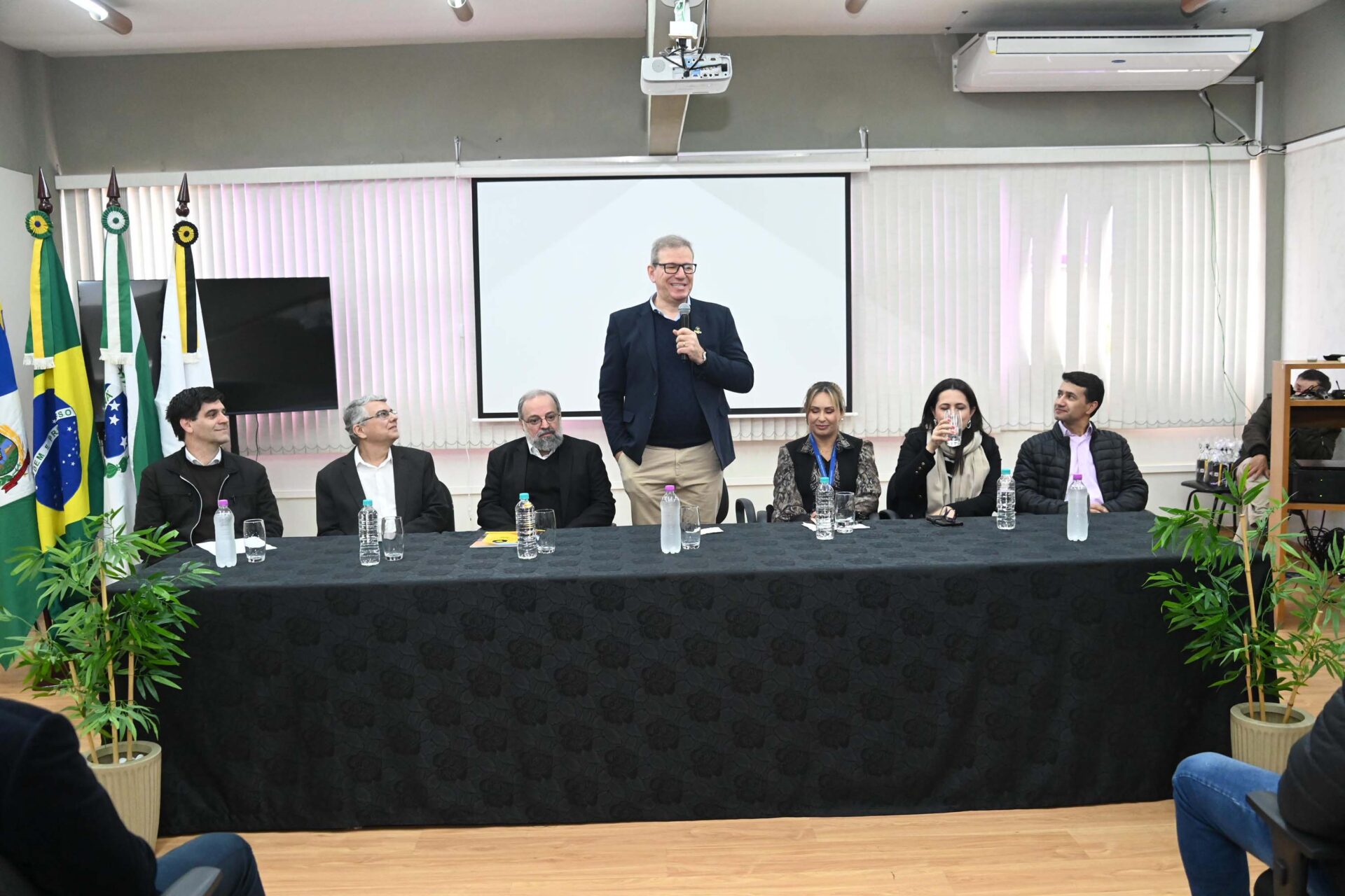 Unicentro sedia encontro dos Núcleos de Integridade e Compliance das universidades