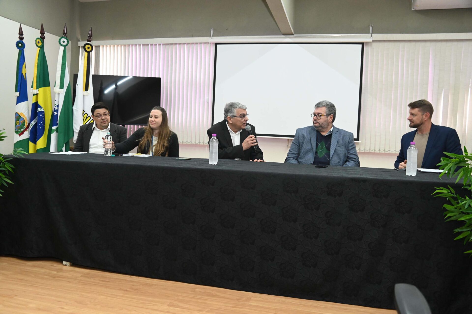 Unicentro sedia encontro dos Núcleos de Integridade e Compliance das universidades