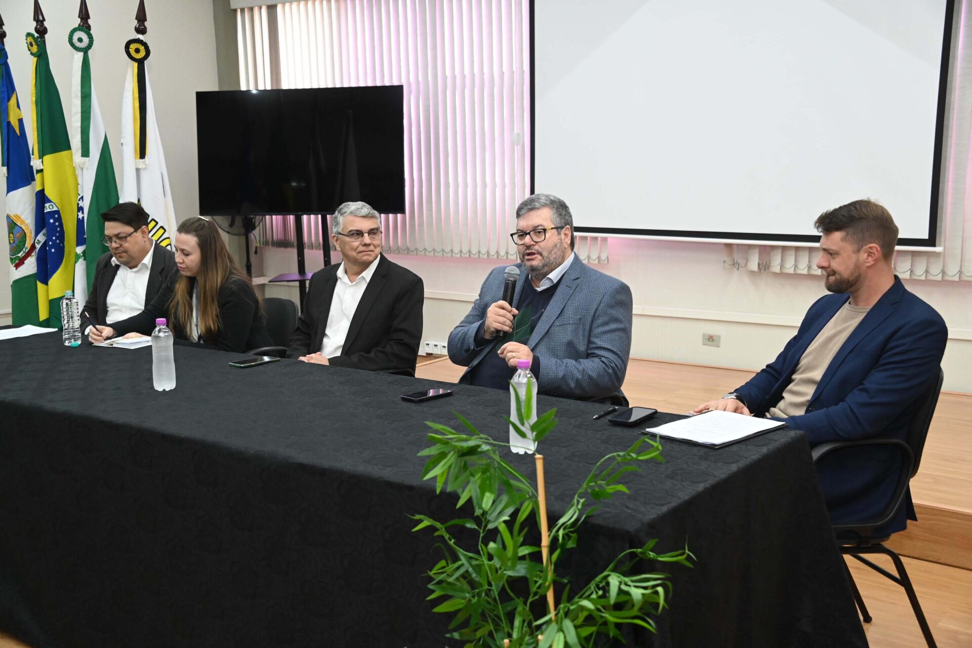 Unicentro sedia encontro dos Núcleos de Integridade e Compliance das universidades