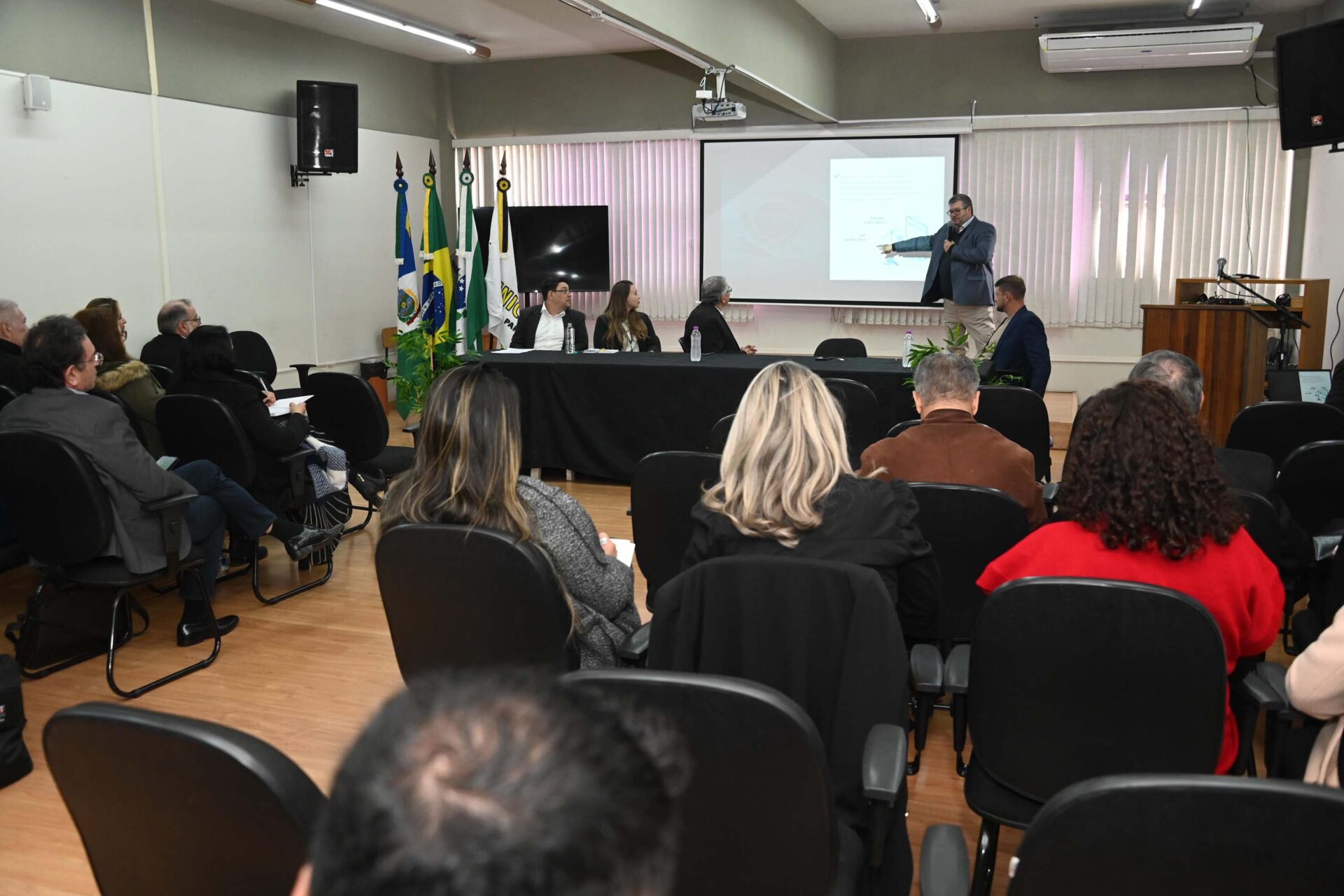 Unicentro sedia encontro dos Núcleos de Integridade e Compliance das universidades