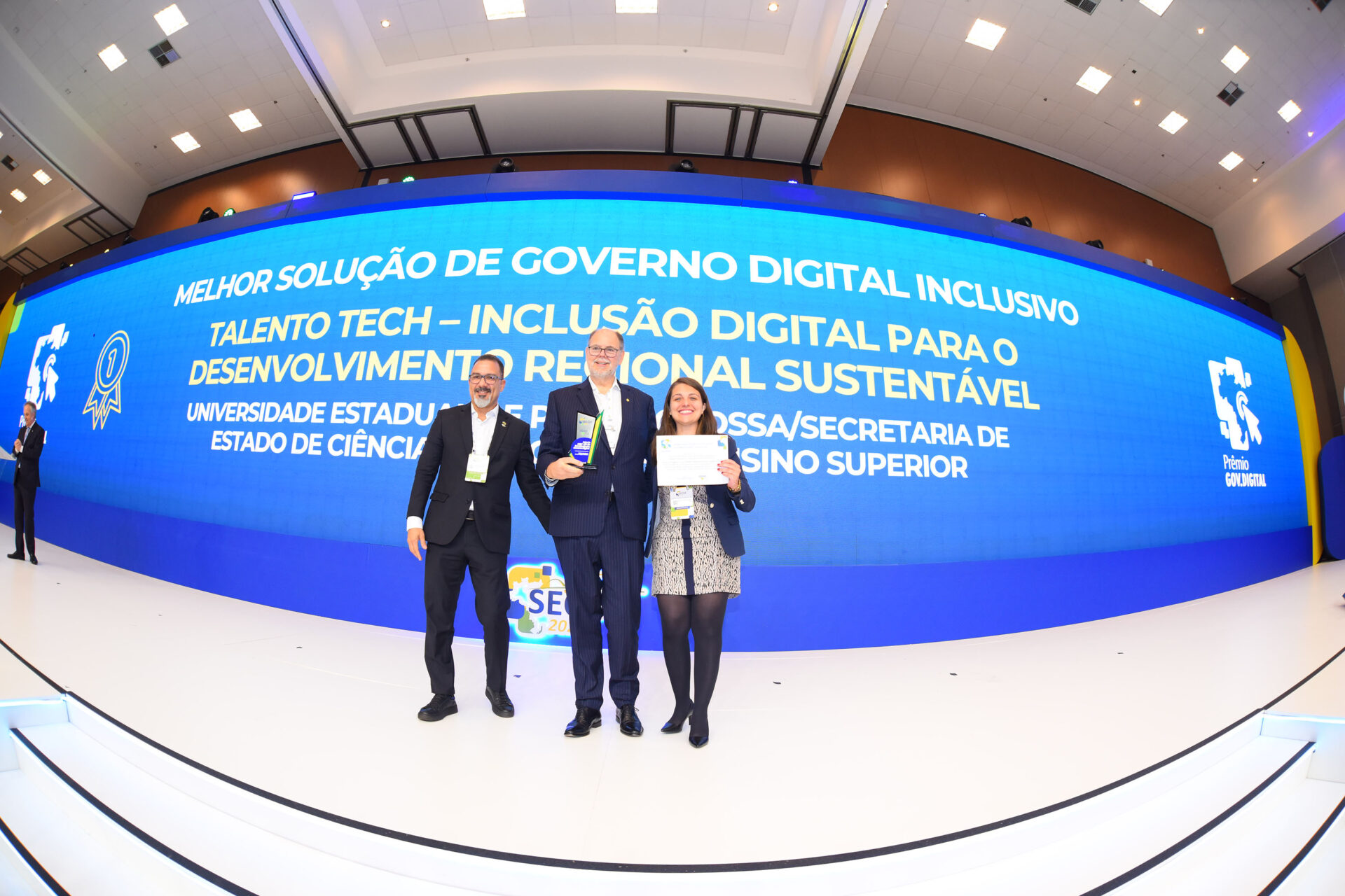 Talento Tech e Ecossistema Digital: programas do Paraná conquistam prêmio nacional de tecnologia