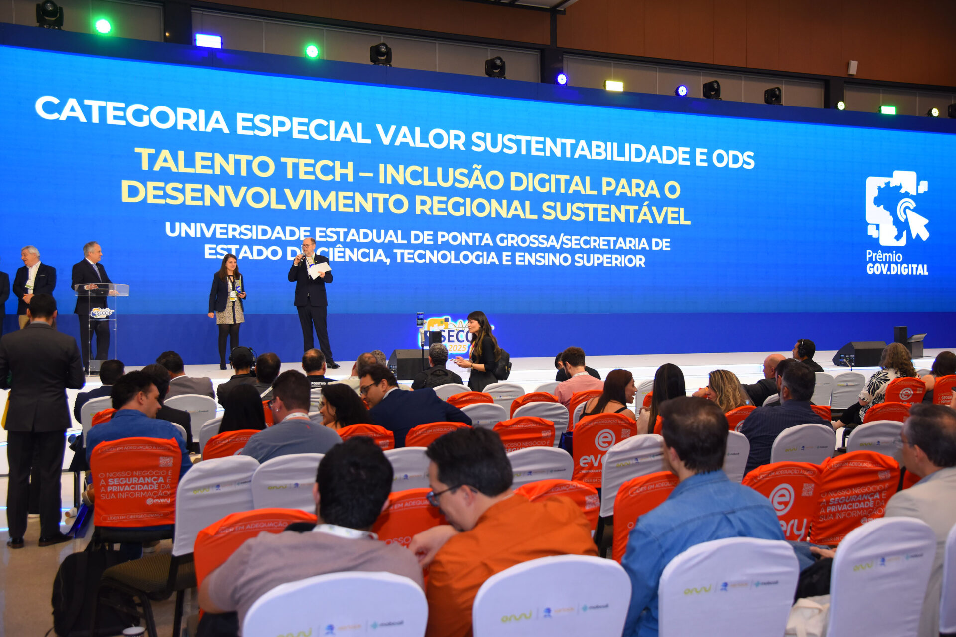 Talento Tech e Ecossistema Digital: programas do Paraná conquistam prêmio nacional de tecnologia