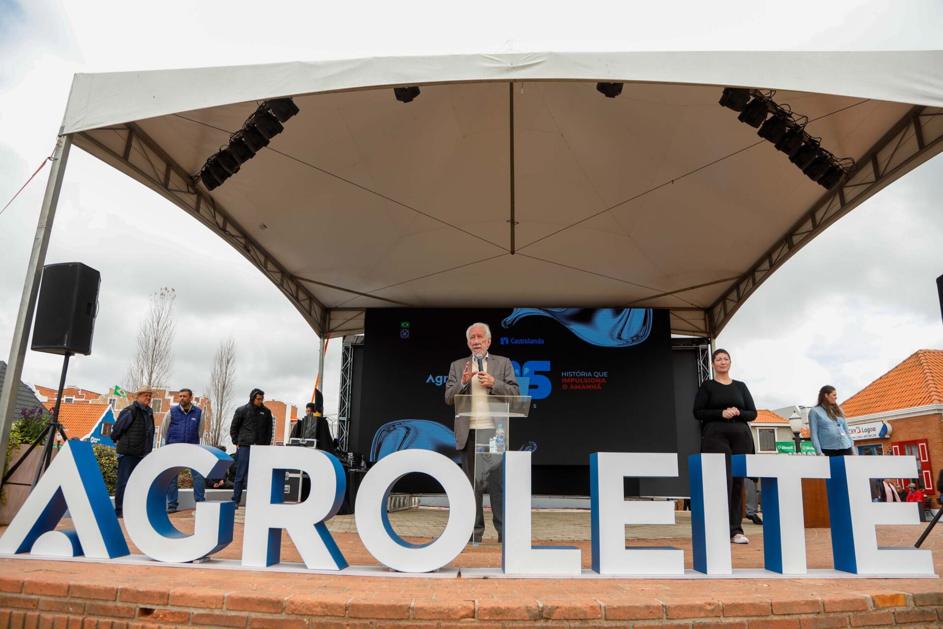 Darci Piana destaca força do Paraná na produção de laticínios na abertura da Agroleite 2025