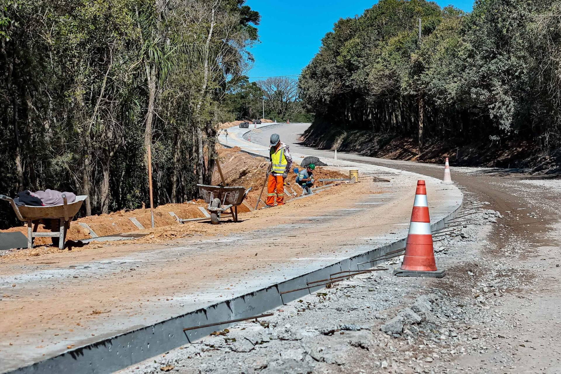 Pavimentação entre Mandirituba e São José dos Pinhais chega a 25% de conclusão