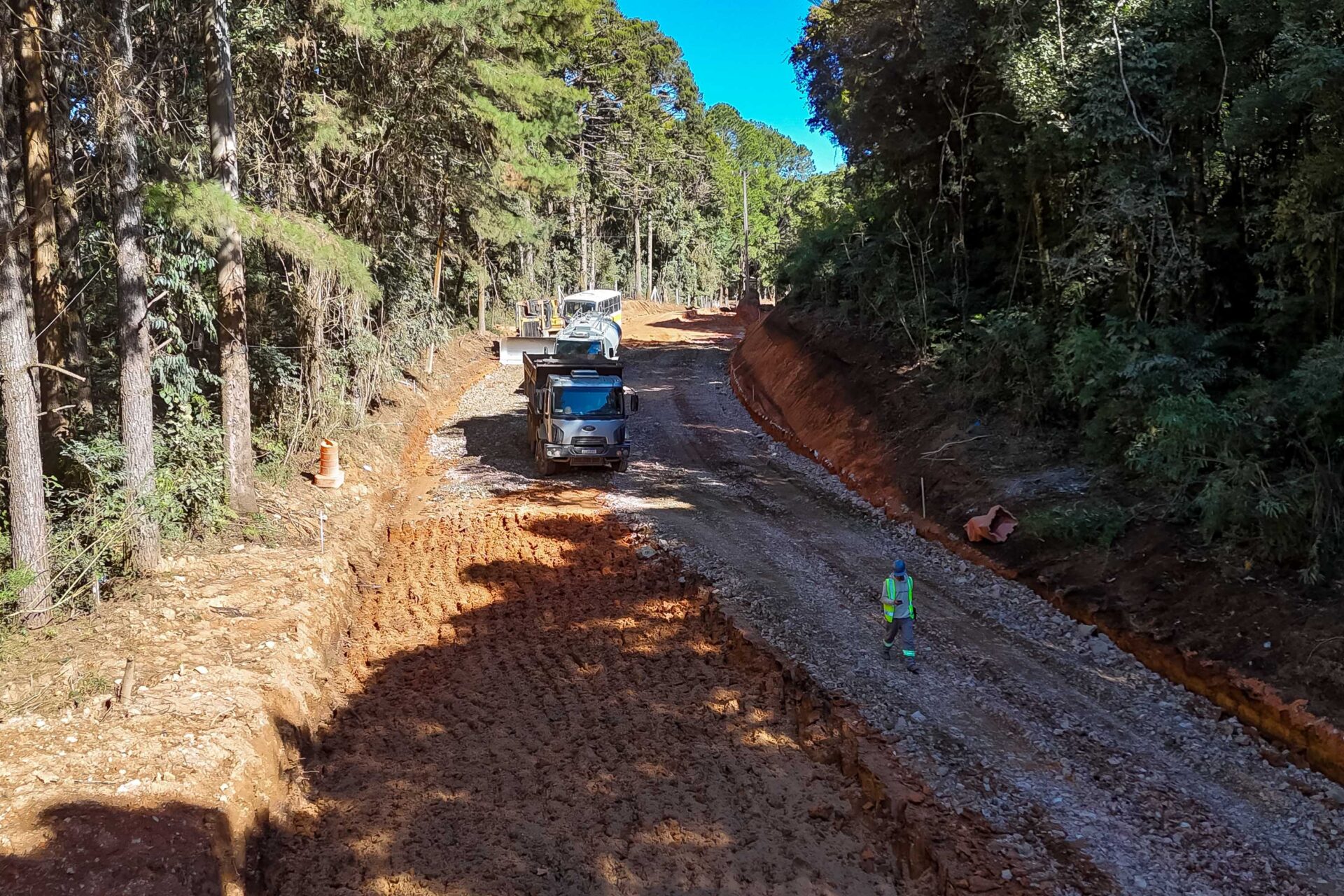 Pavimentação entre Mandirituba e São José dos Pinhais chega a 25% de conclusão
