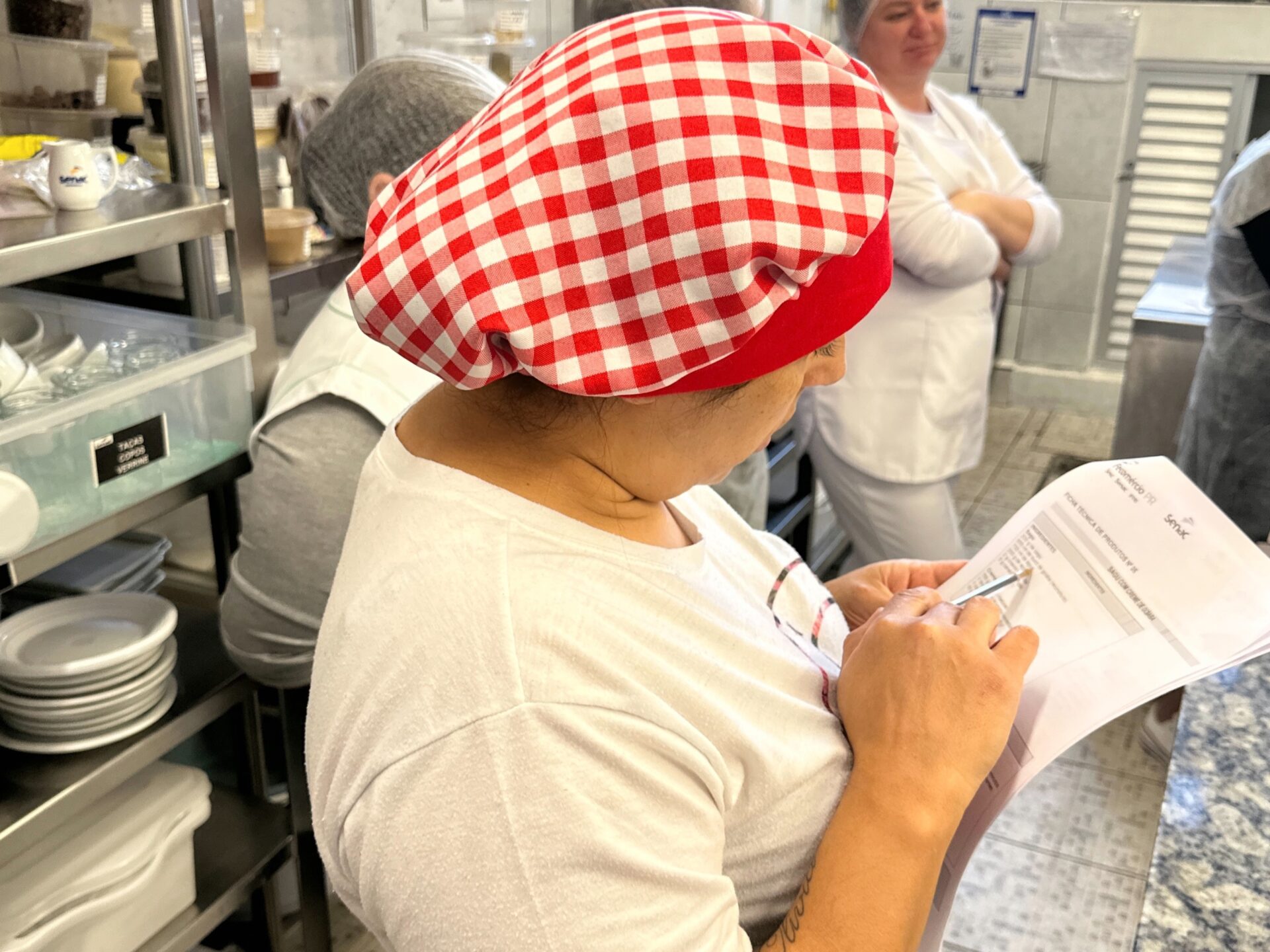 Estado e Senac lançam livro de receitas do curso para merendeiras da rede estadual