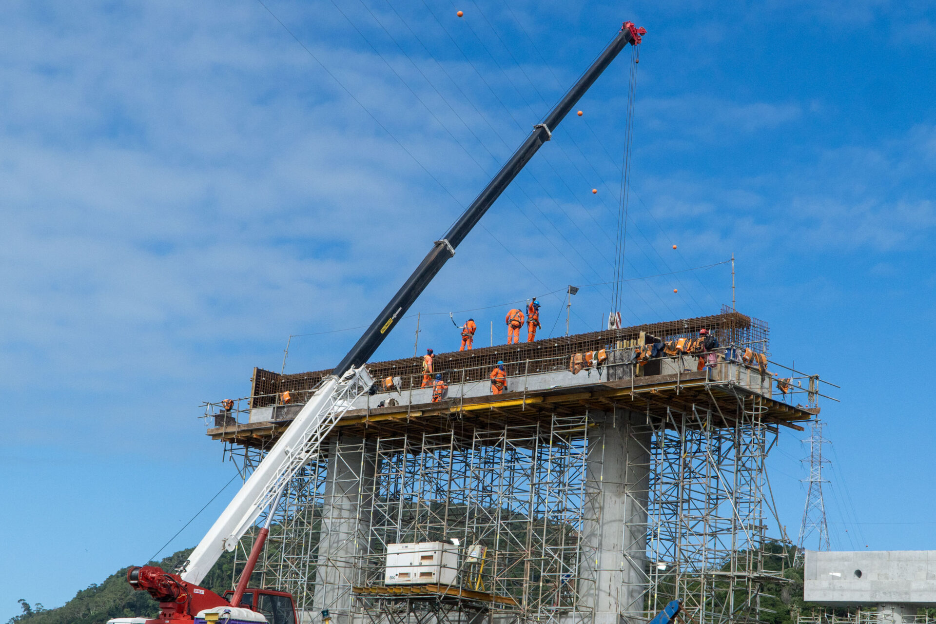 Com acessos mais visíveis, Ponte de Guaratuba alcança 70% de execução