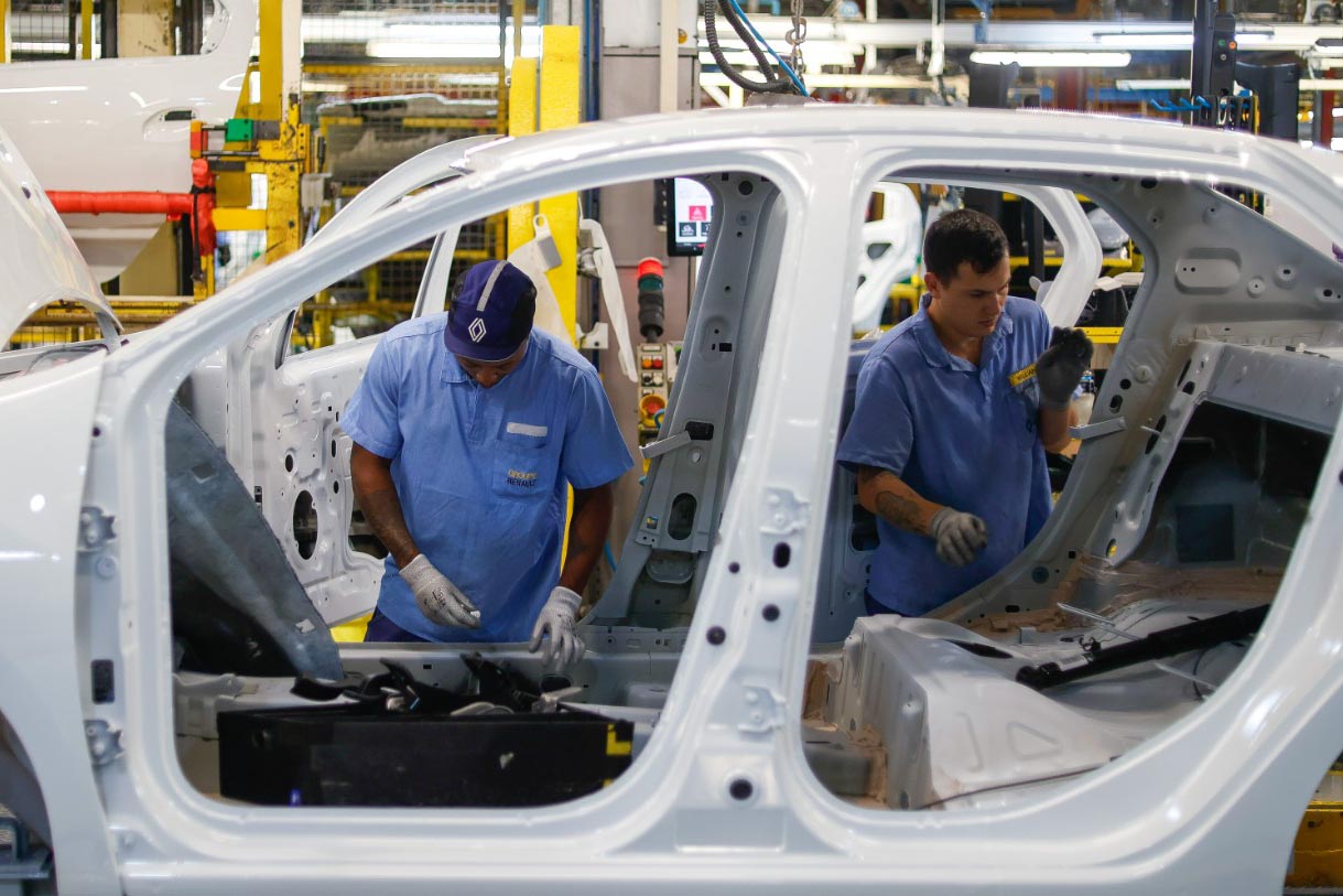 Indústria na frente: Agências do Trabalhador do Paraná têm 23,7 mil vagas de emprego abertas