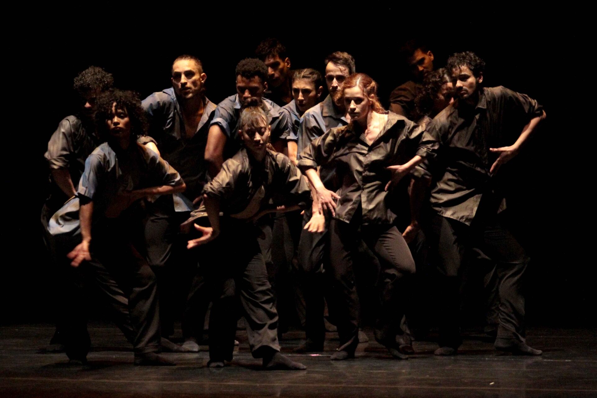 Sucesso: Balé Teatro Guaíra apresenta “Stol” e “V.I.C.A.” no Guairinha com ingressos já esgotados
